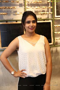 Hari Teja Photo Gallery