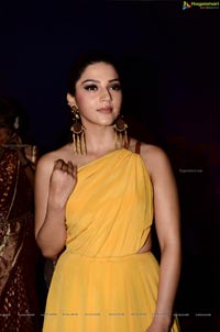 Mehreen Kaur @ Zee Apsara Awards 2018