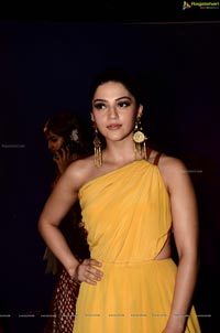 Mehreen Kaur @ Zee Apsara Awards 2018