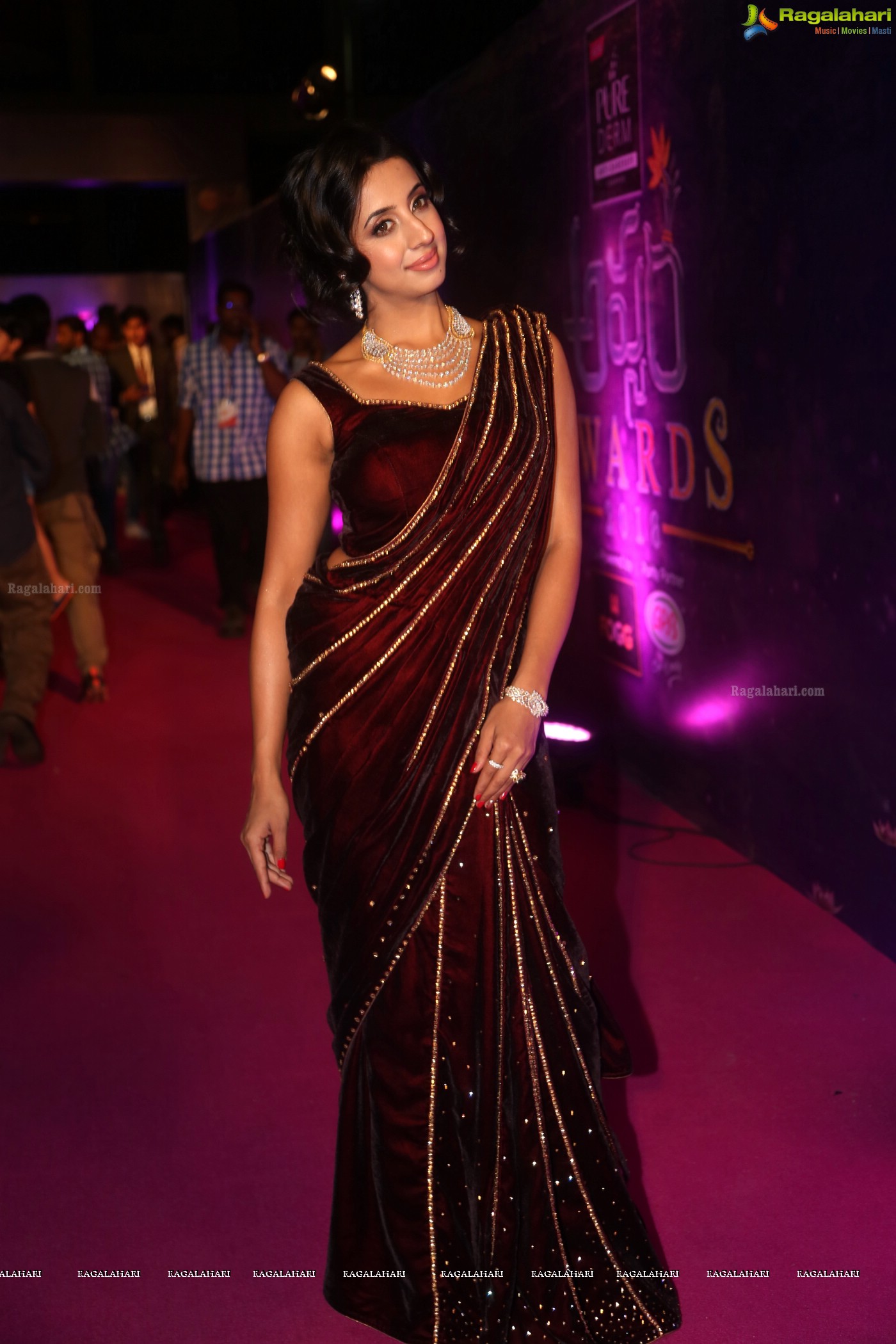 Sanjjanaa at Zee Apsara Awards 2018 (Posters)