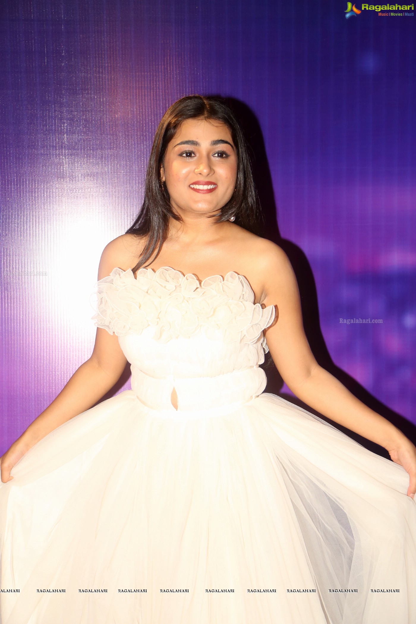 Shalini Pandey at Zee Apsara Awards 2018 (Posters)