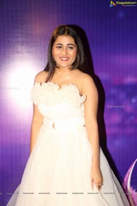 Shalini Pandey @ Zee Apsara Awards 2018