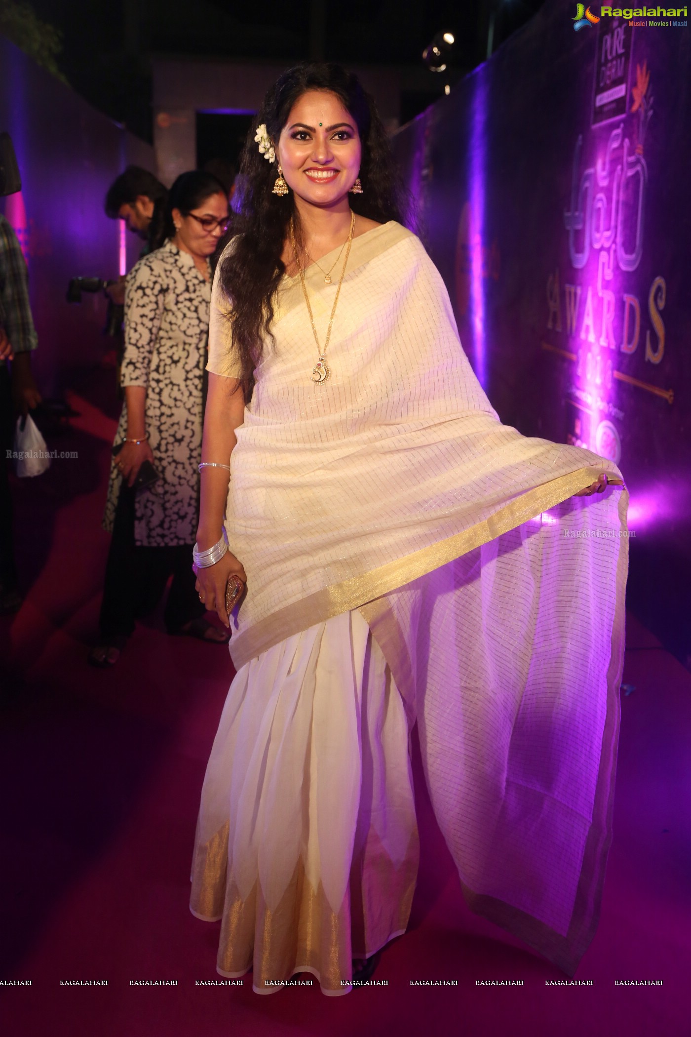 Suhasini at Zee Apsara Awards 2018 (Posters)
