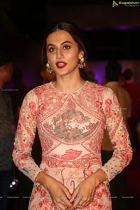 Tapsee Pannu @ Zee Apsara Awards 2018