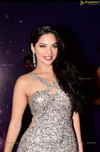 Tanya Hope @ Zee Apsara Awards 2018 