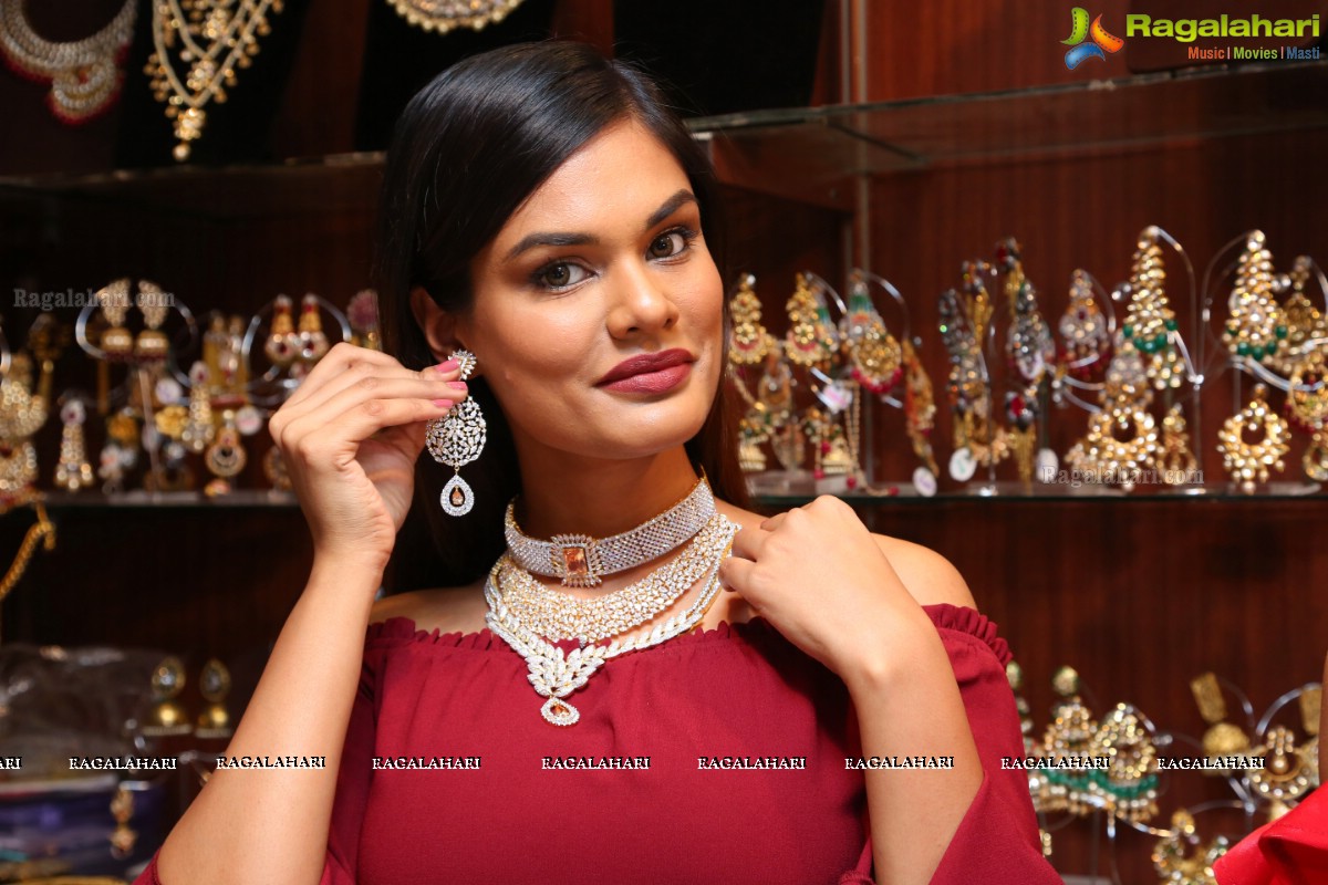 Noyonita Lodh at Sutraa Luxury Fashion Exhibition