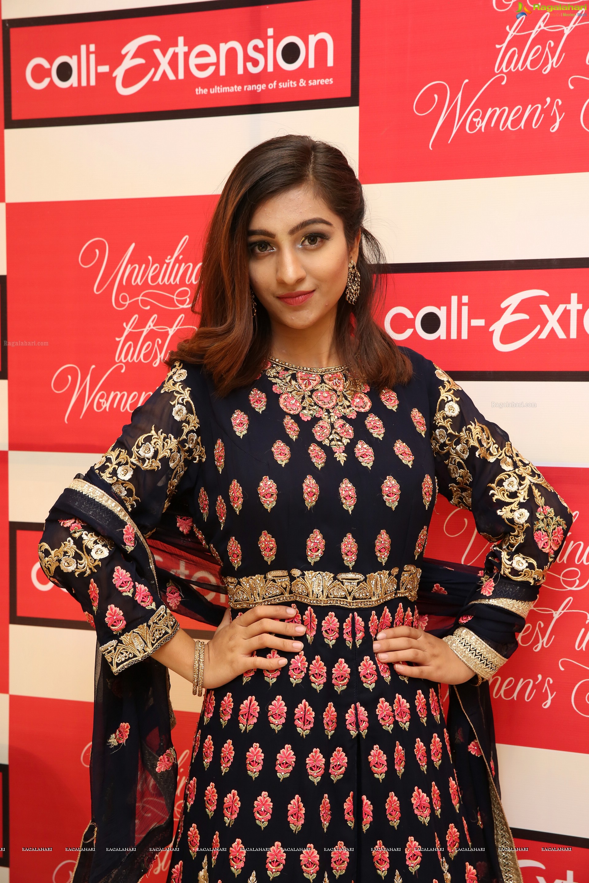 Insha Iqbal @ Cali-Extension Launch - HD Gallery