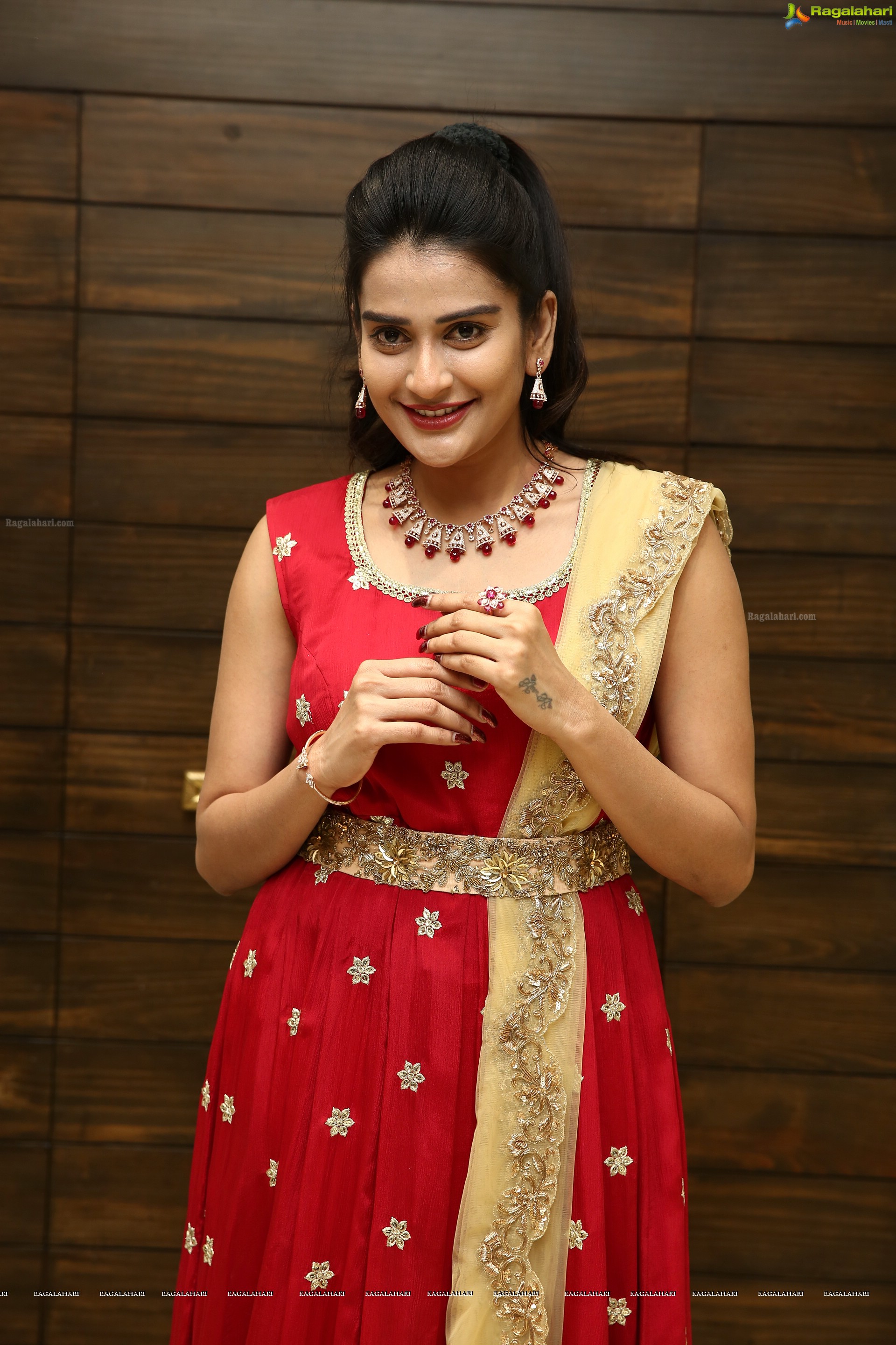 Jenney Honey @ Aalayam Collection Launch at PMJ Jewels - HD Gallery