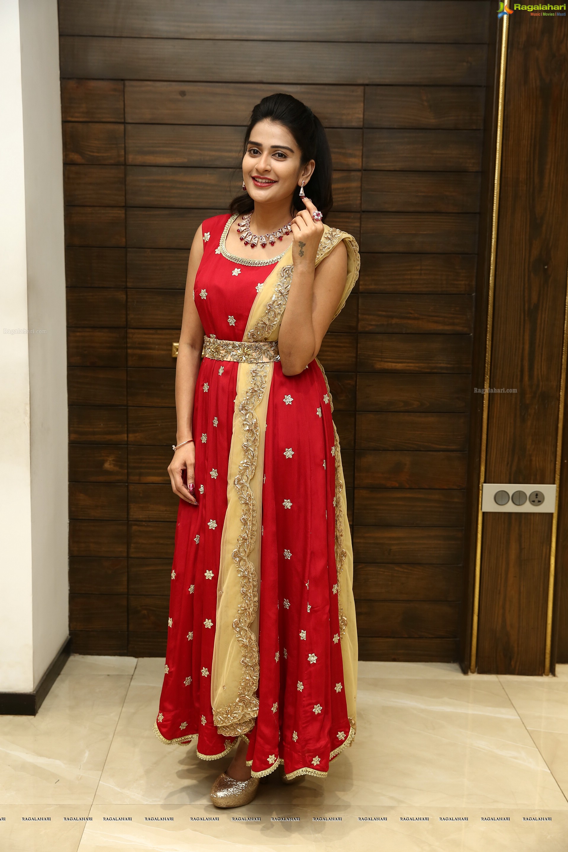 Jenney Honey @ Aalayam Collection Launch at PMJ Jewels - HD Gallery