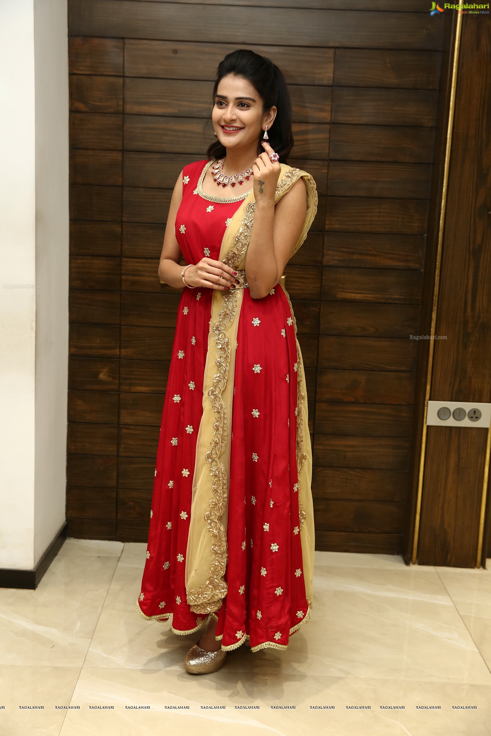 Jenney Honey @ Aalayam Collection Launch at PMJ Jewels - HD Gallery
