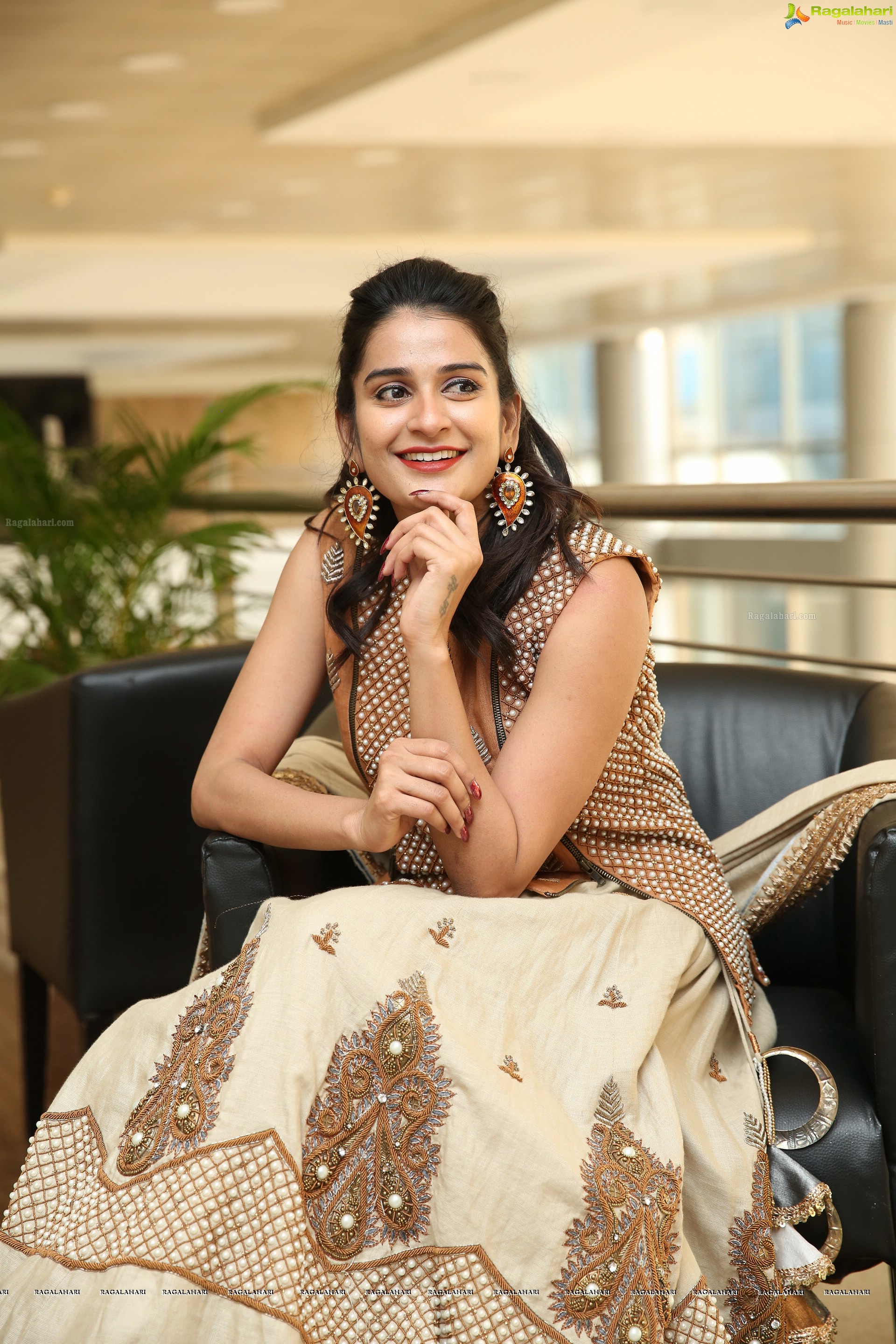 Jenny Honey @ Hi-Life Exhibition Grand Curtain Raiser - HD Gallery