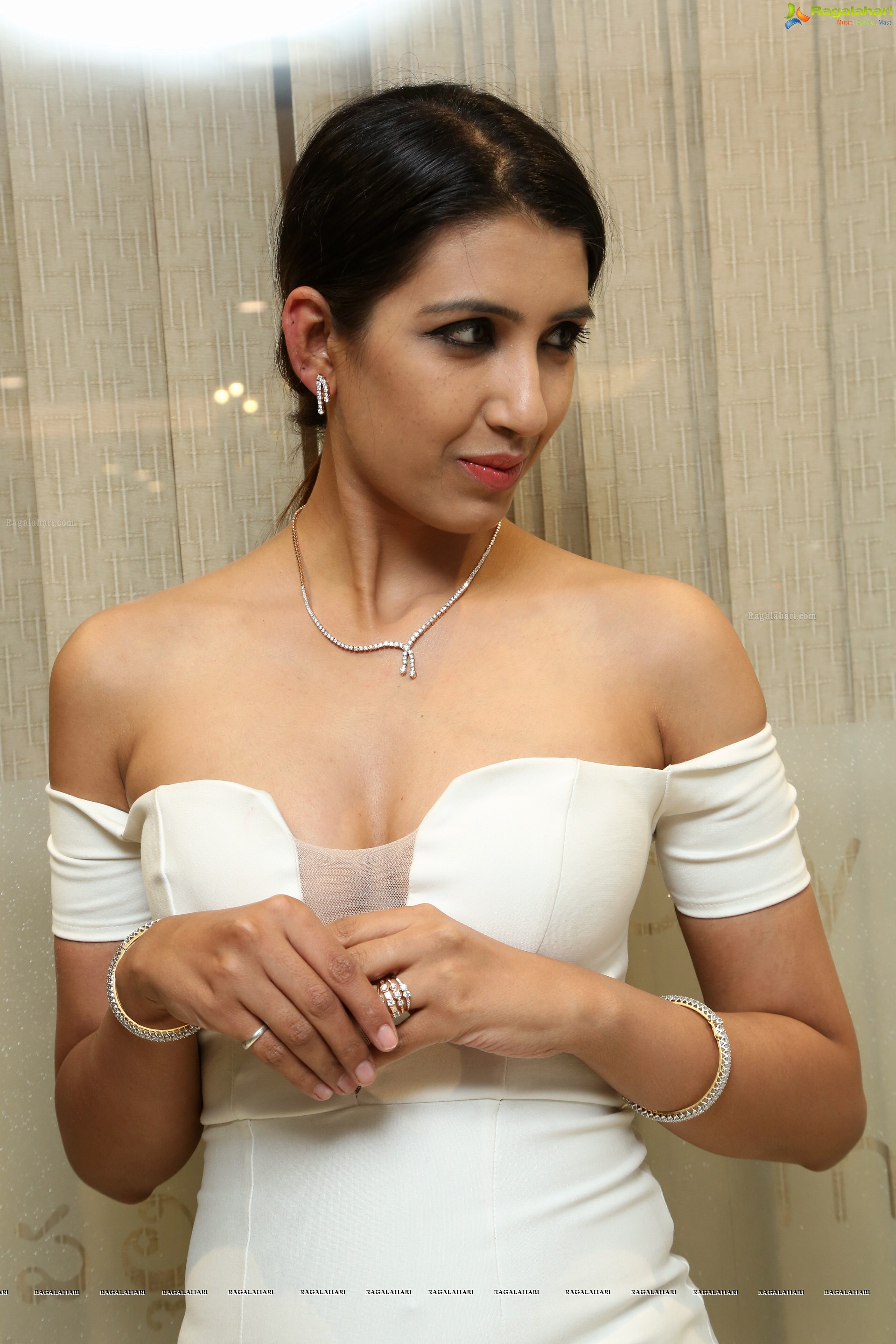 Komal Kalra @ Manepally Jewellers Fashion Show Of Exotic Jewellery - HD Gallery