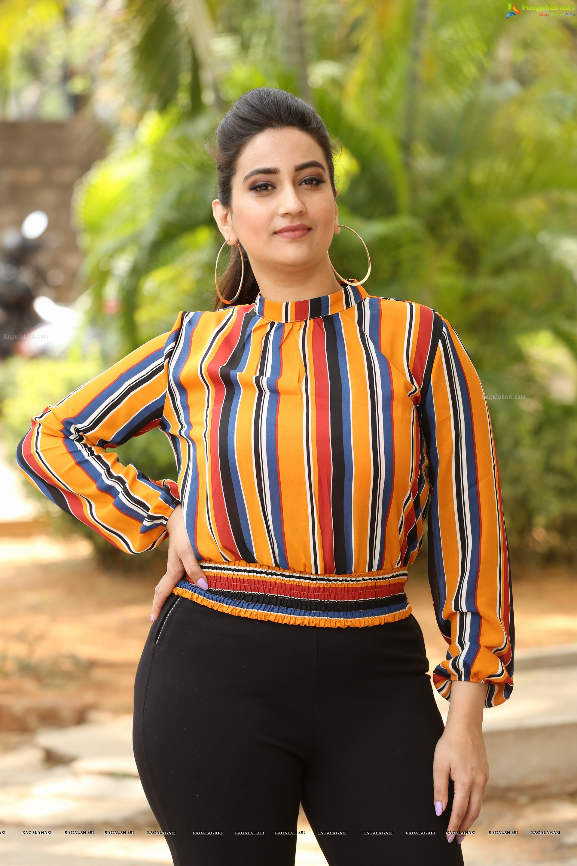 Manjusha @ Oorantha Anukuntunnaru Teaser Launch - HD Gallery