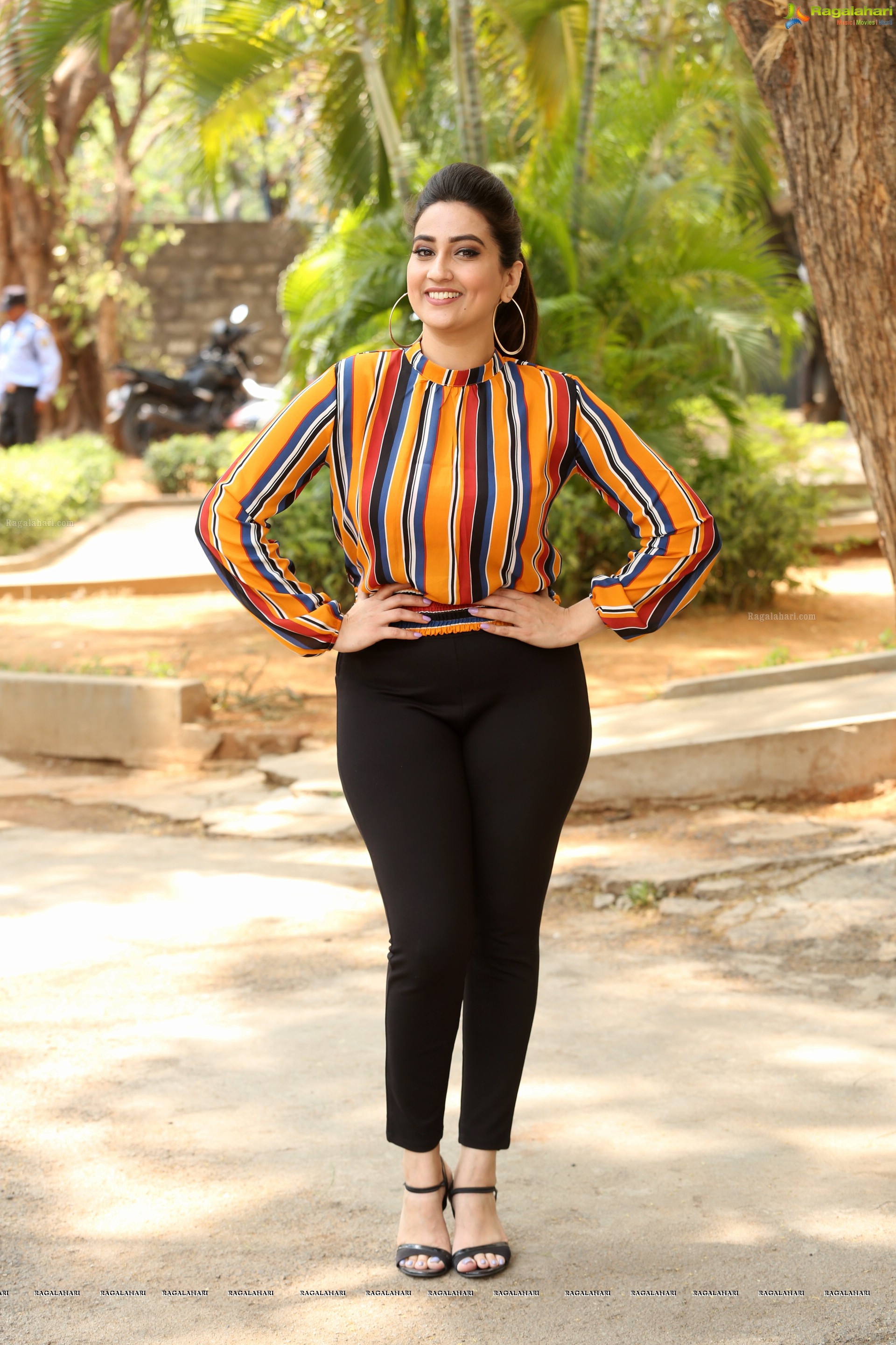 Manjusha @ Oorantha Anukuntunnaru Teaser Launch - HD Gallery