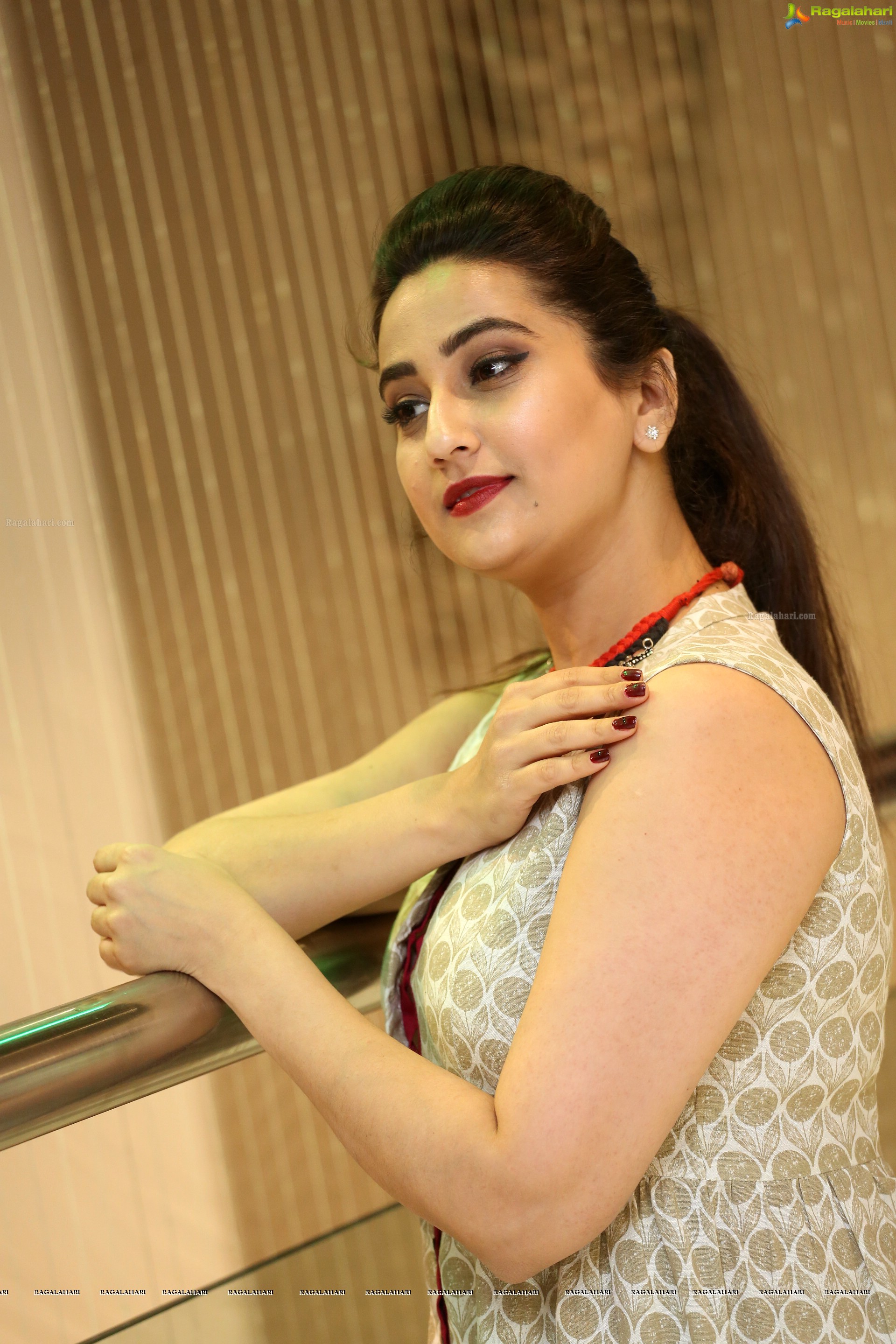 Manjusha @ Yenthavaralaina Audio Launch - HD Gallery