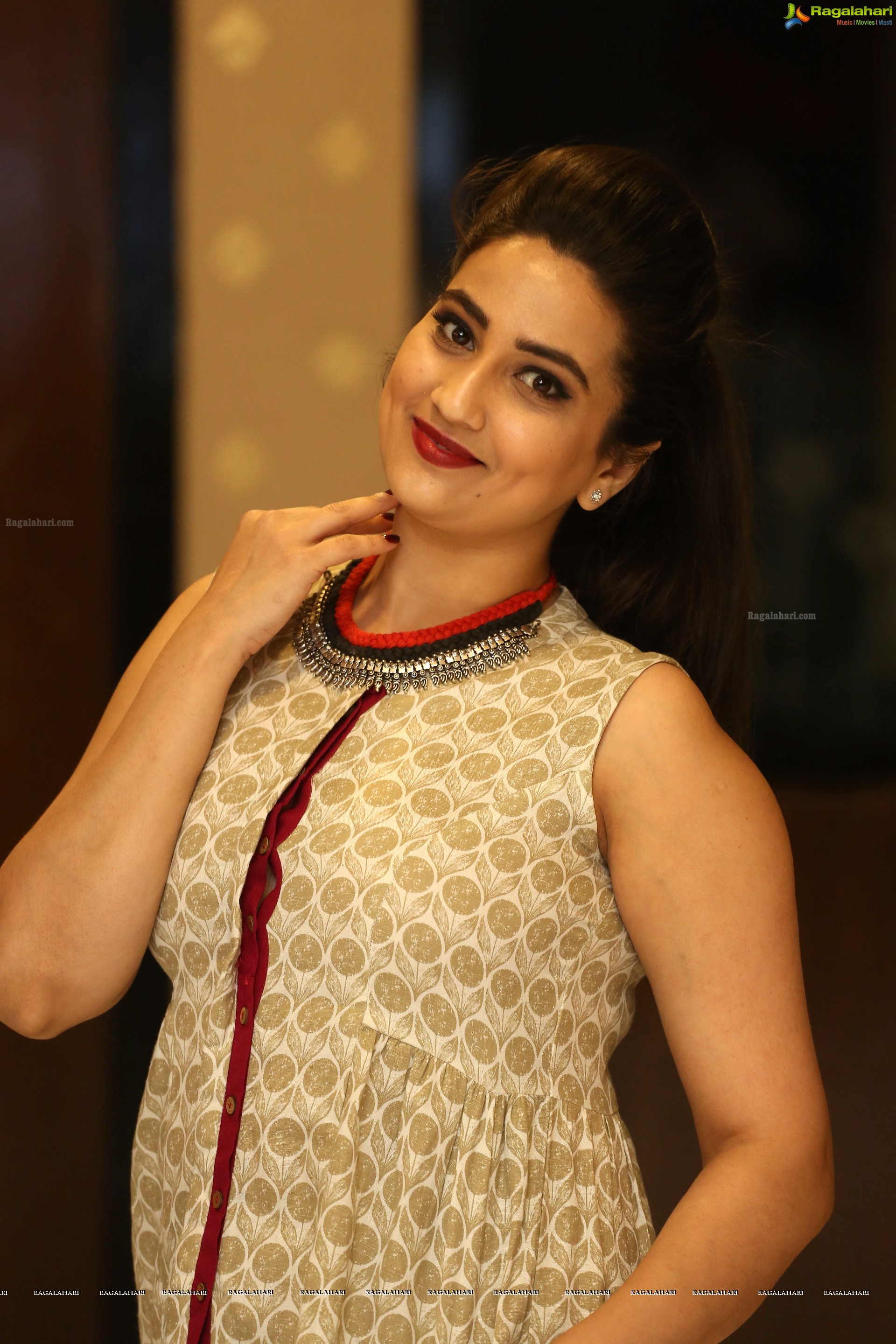 Manjusha @ Yenthavaralaina Audio Launch - HD Gallery