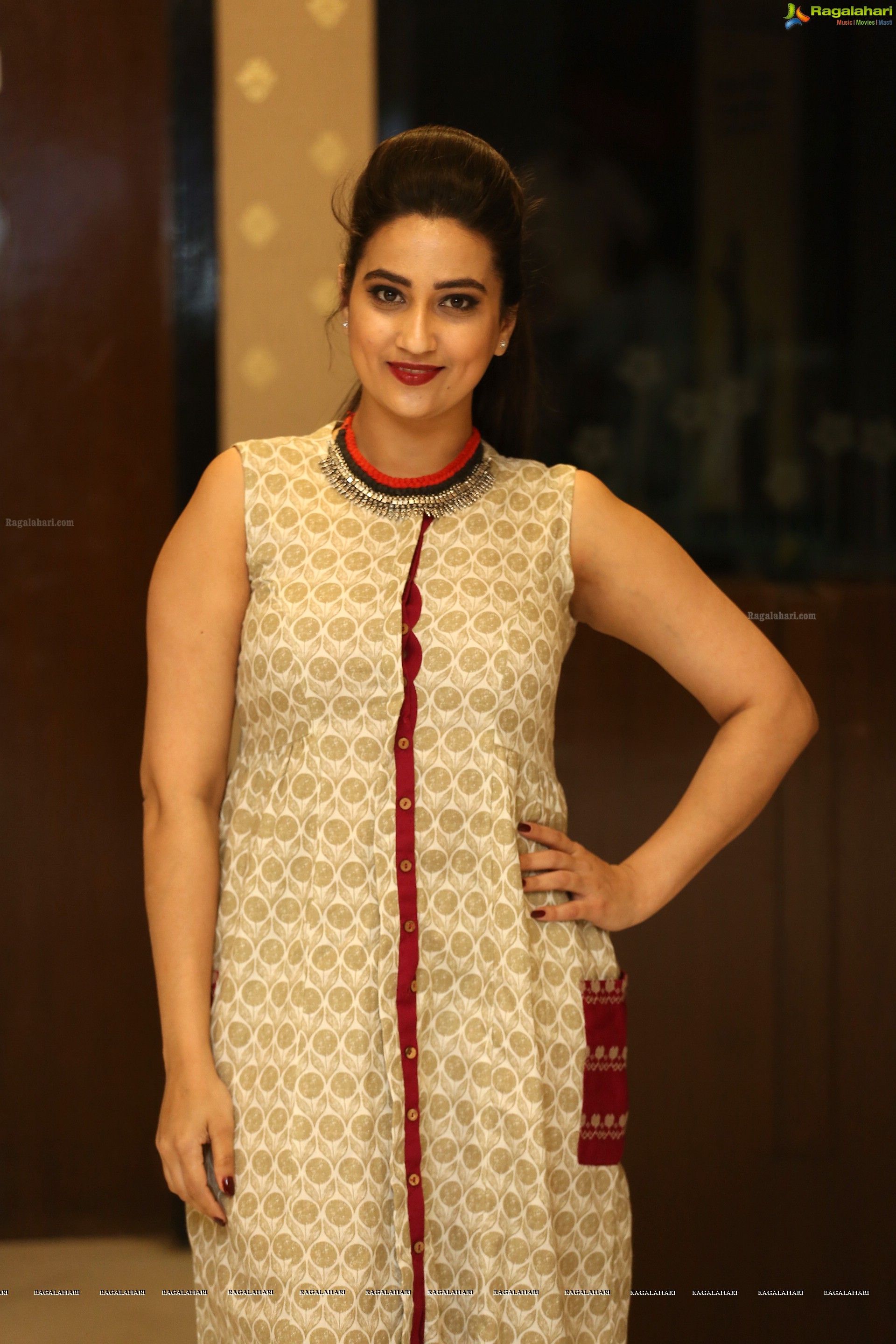 Manjusha @ Yenthavaralaina Audio Launch - HD Gallery