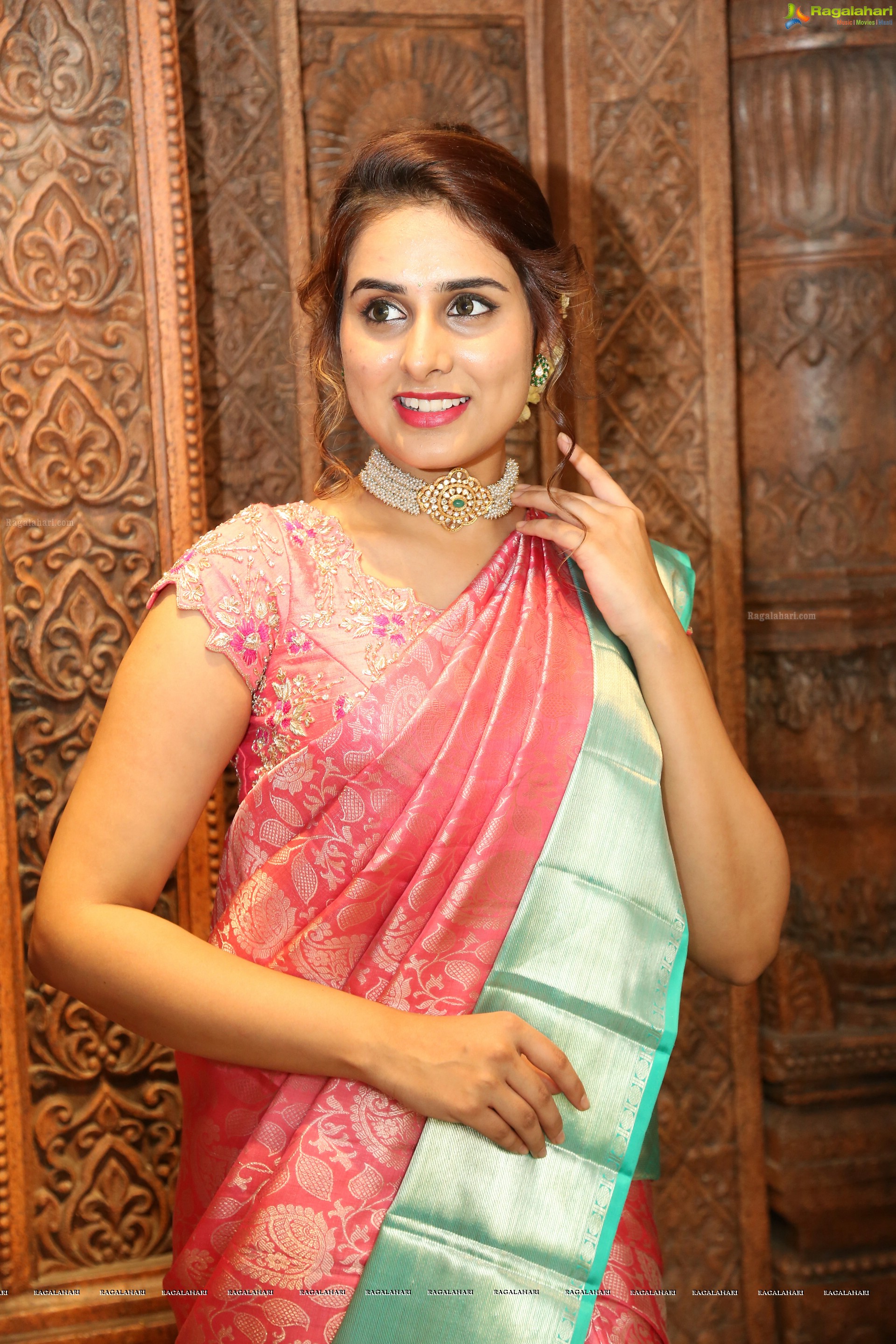 Nikitha Chaturvedi @ Creative Handloom Sarees Exhibition at Mughda Art Studio - HD Gallery