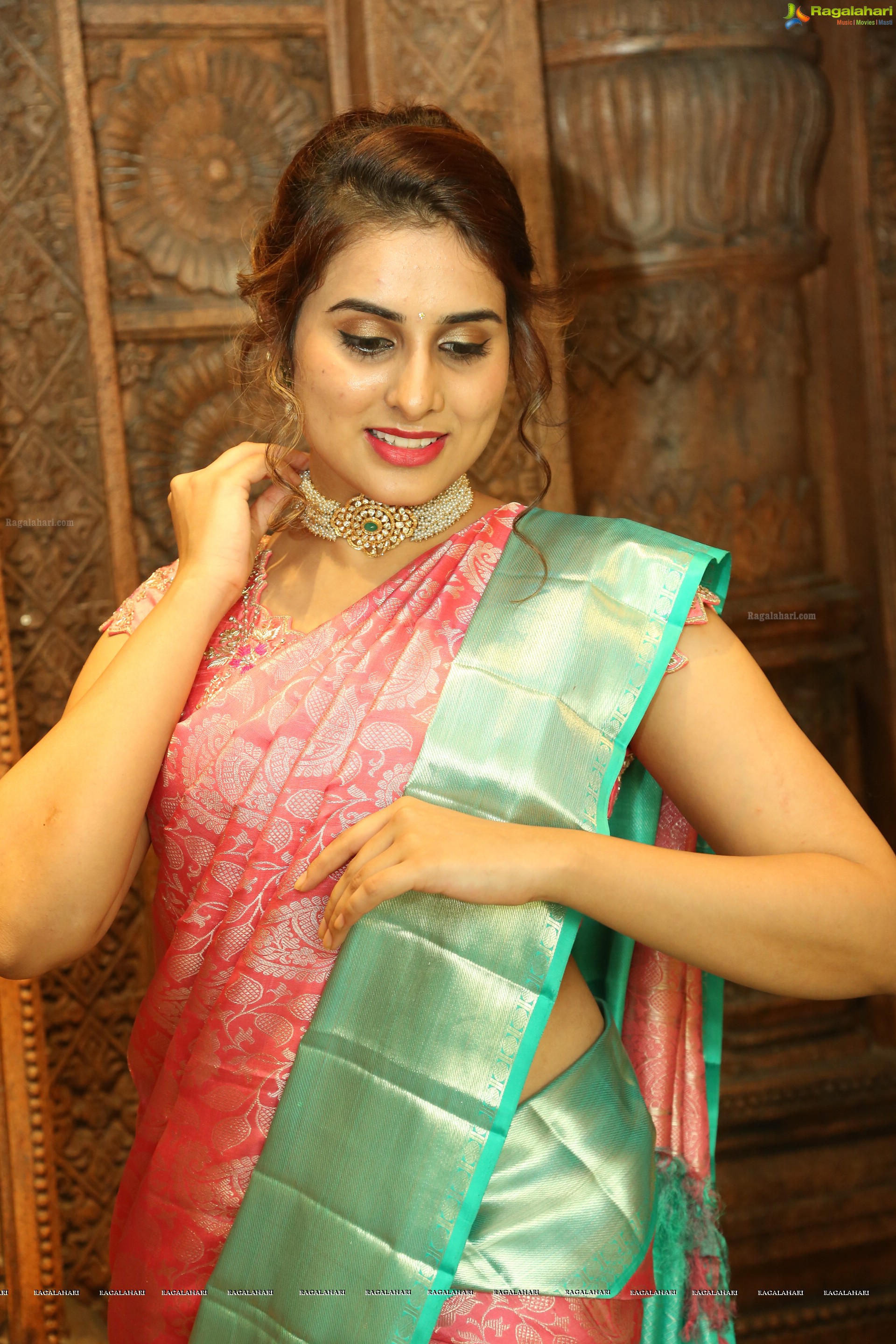 Nikitha Chaturvedi @ Creative Handloom Sarees Exhibition at Mughda Art Studio - HD Gallery