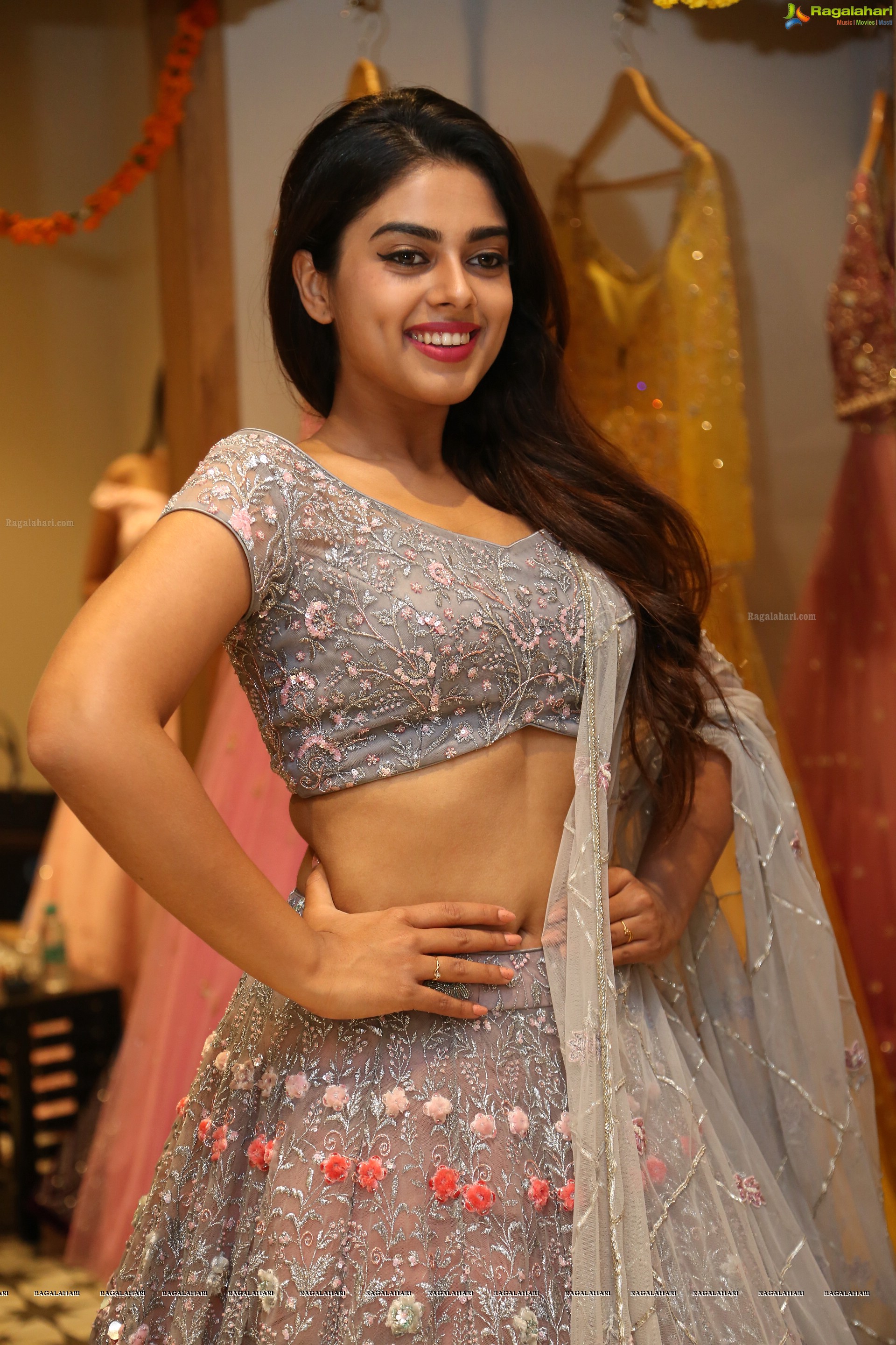 Siddhi Idnani @ Creative Handloom Sarees Exhibition at Mughda Art Studio - HD Gallery