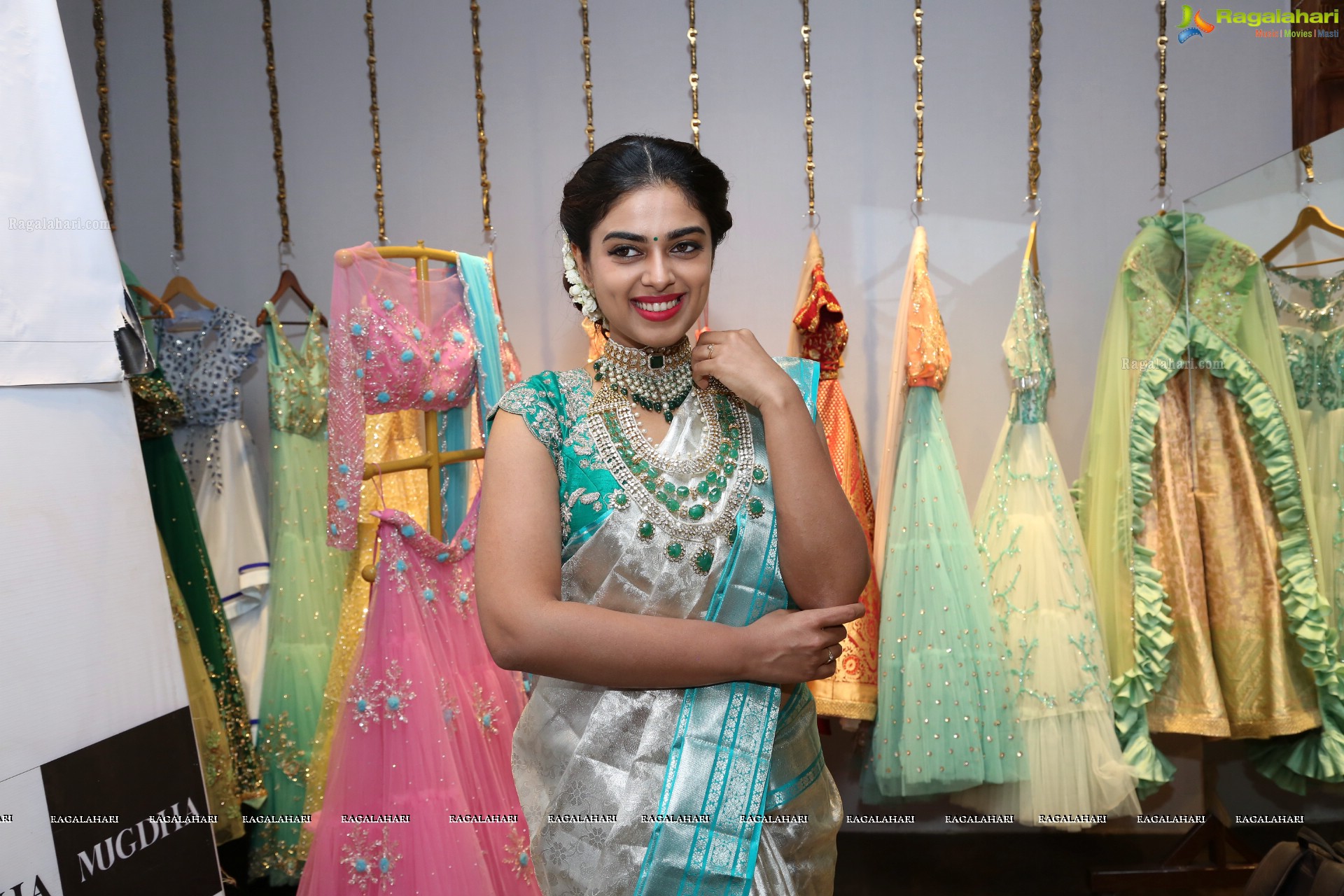 Siddhi Idnani @ Creative Handloom Sarees Exhibition at Mughda Art Studio - HD Gallery