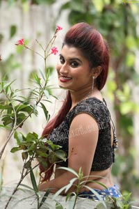 Gunnjan Aras Exclusive HD Photos