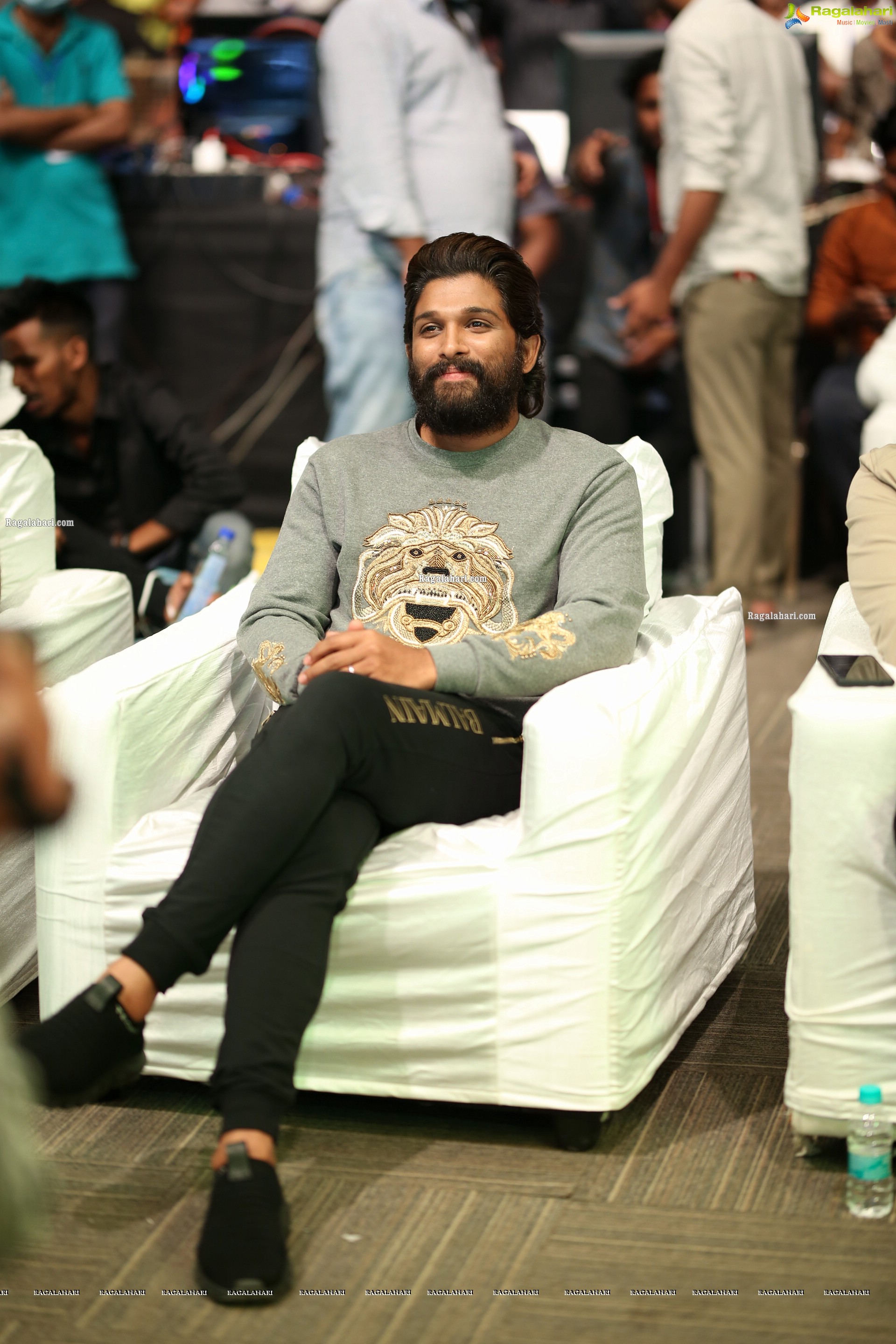 Allu Arjun at Pushpa First Meet, HD Photo Gallery