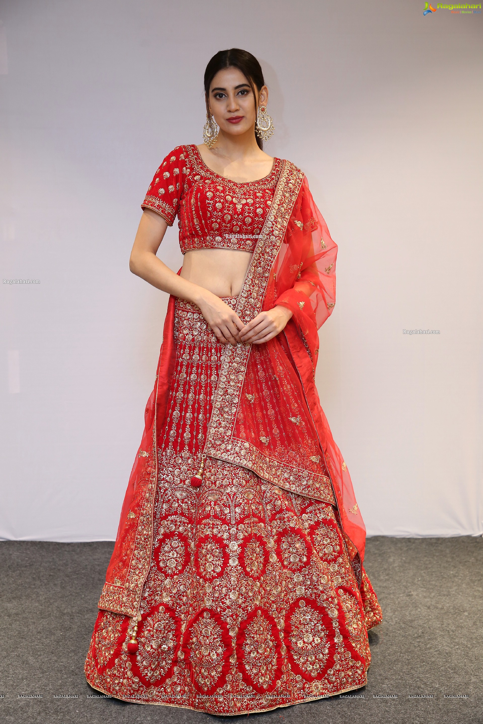 Andleeb Zaidi Showcases Mebaz's Wedding Collection, HD Photo Gallery