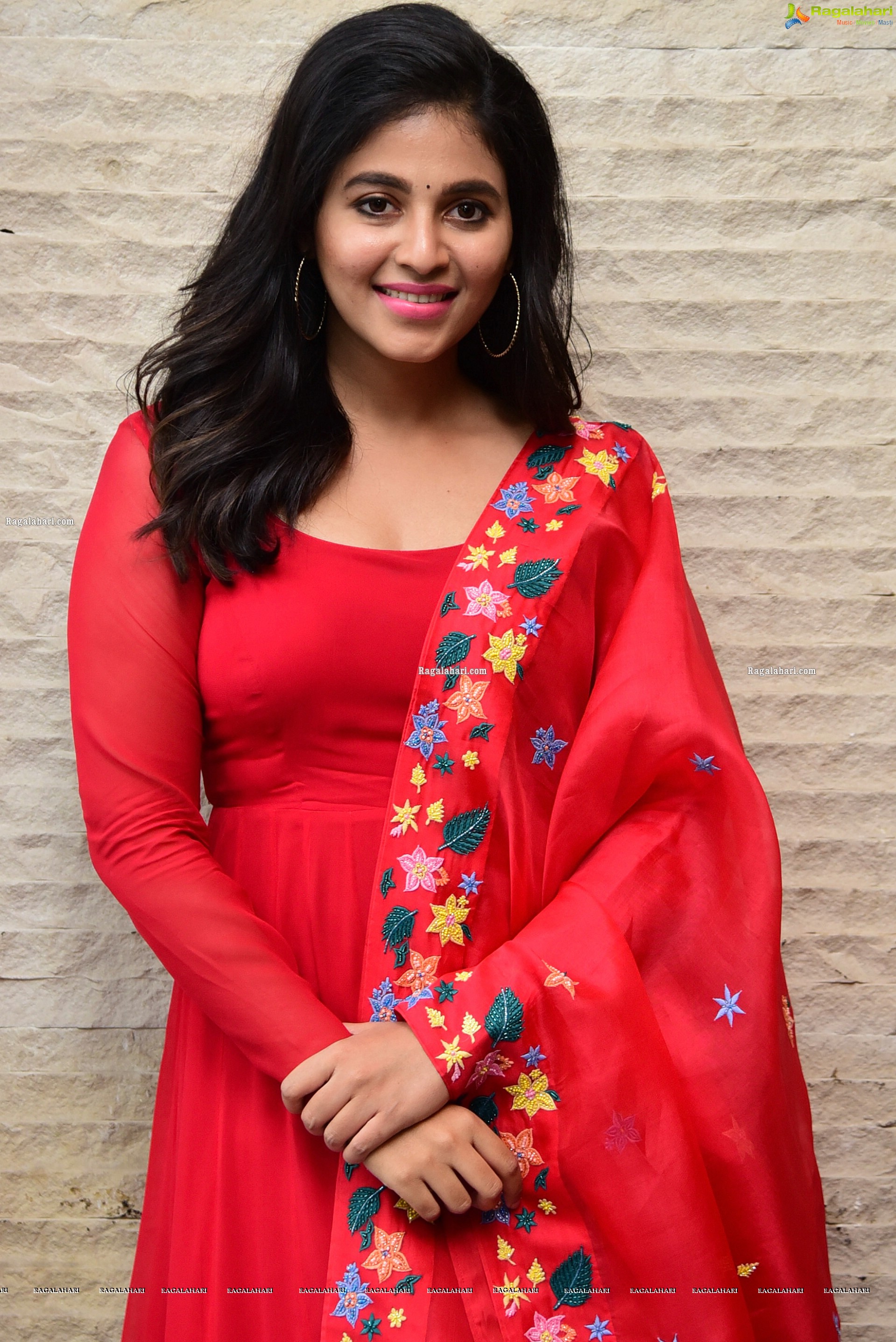 Anjali at Ugadi Special Vakeel Saab Success Interview, HD Photo Gallery