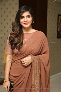 Ashu Reddy in Alluring Light Broun Saree