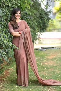 Ashu Reddy in Alluring Light Broun Saree