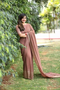 Ashu Reddy in Alluring Light Broun Saree