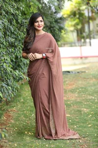 Ashu Reddy in Alluring Light Broun Saree