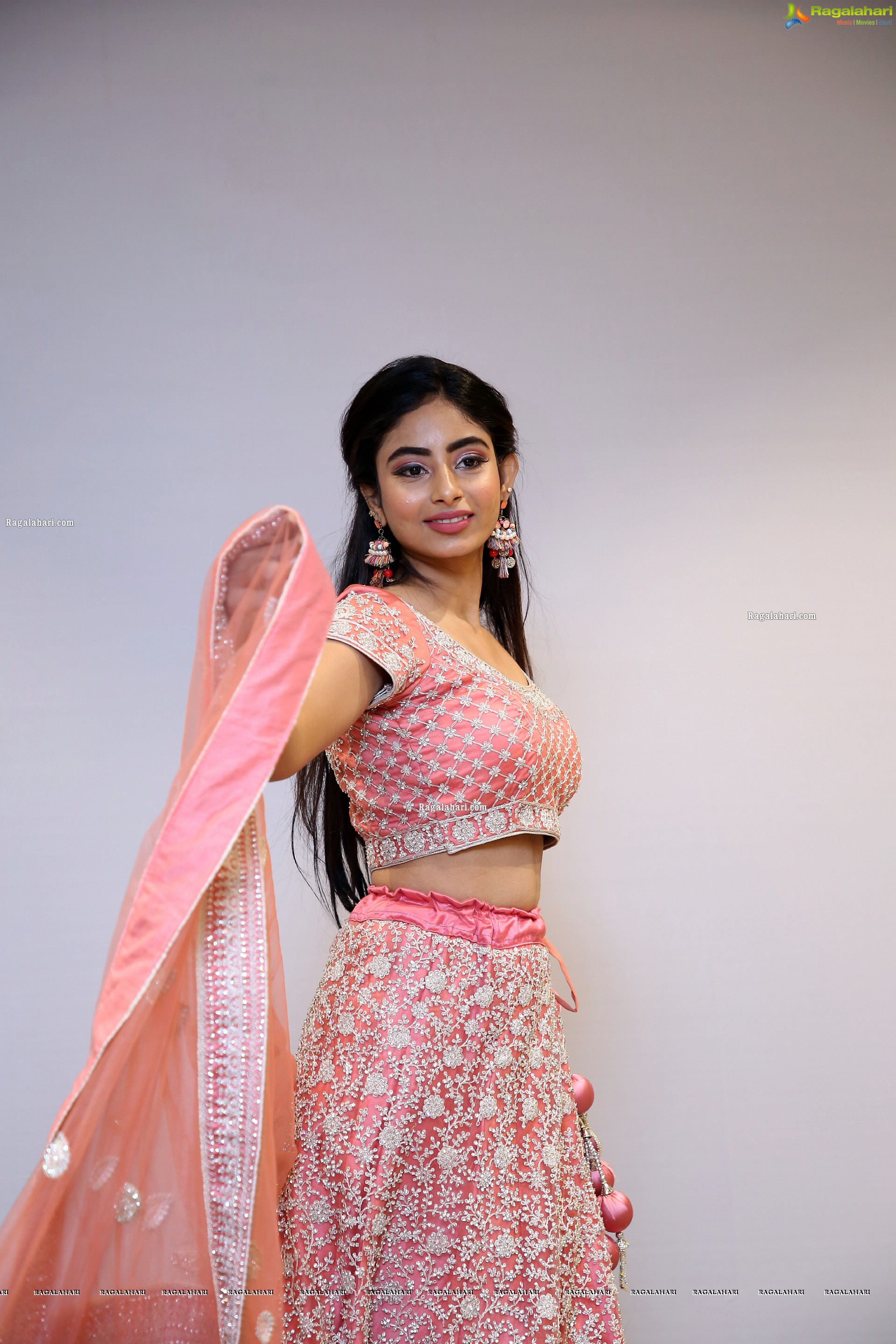 Honey Chowdary Showcases Mebaz's Wedding Collection, HD Photo Gallery