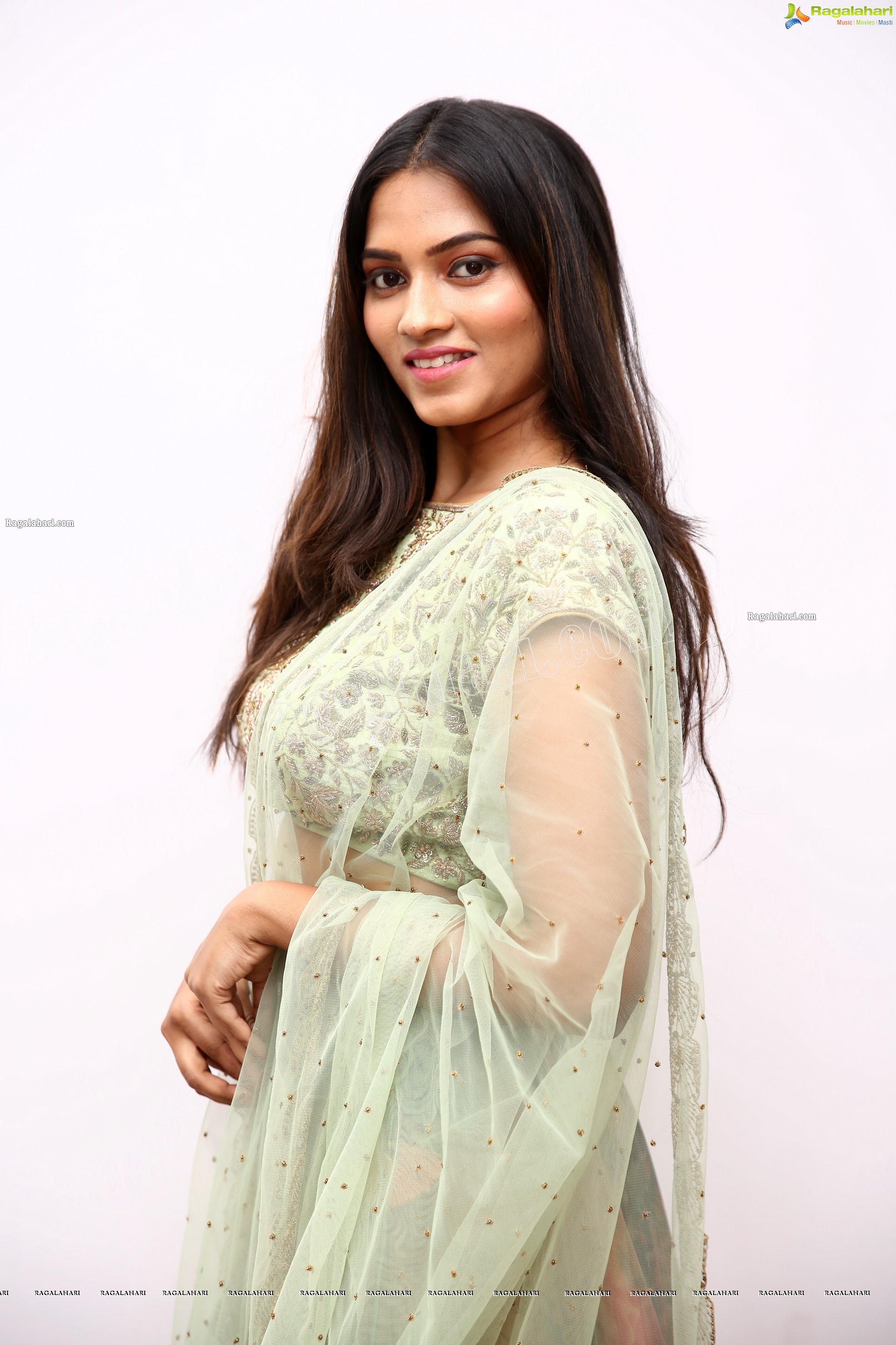 Ishwarya Bala Latest Photoshoot Stills, HD Photo Gallery