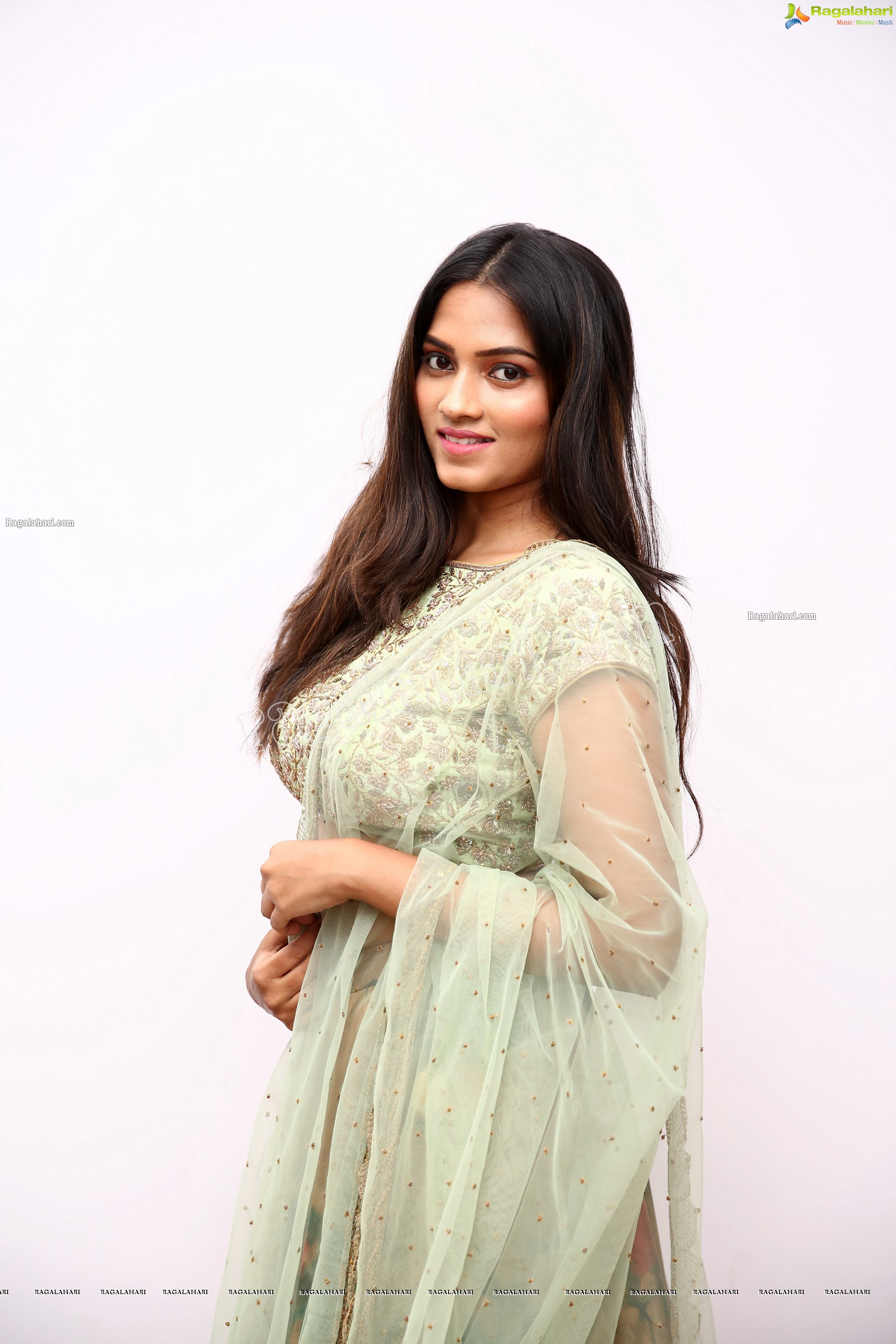 Ishwarya Bala Latest Photoshoot Stills, HD Photo Gallery