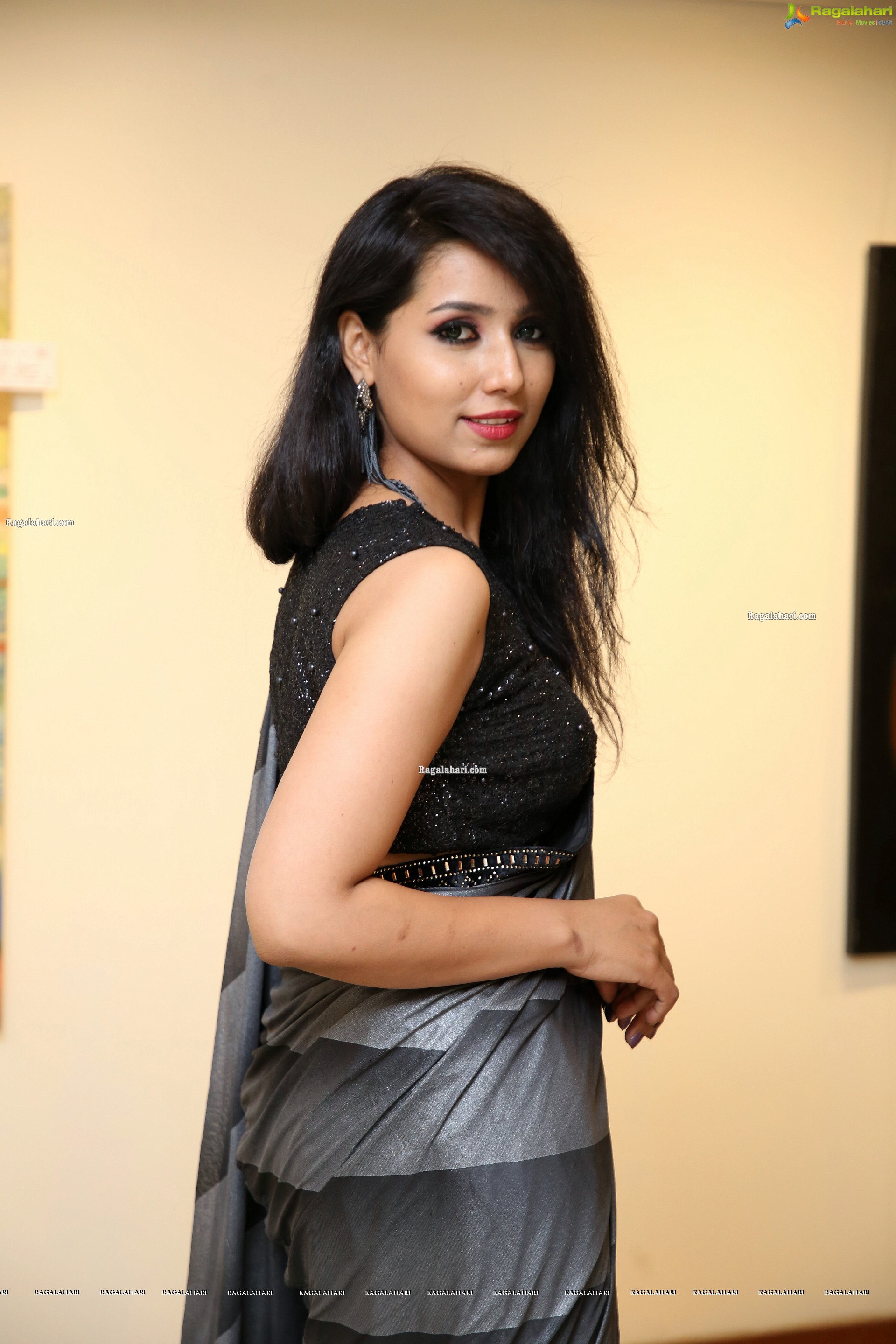 Neha Goswami at Art Sale & Fashion Walk 'Avantgrade' at Muse Art Gallery, HD Stills