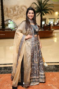 Rashi Singh at Arkayam Fashion Exhibition