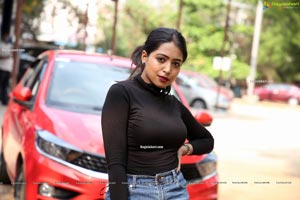 Rittika Chakraborthy at Right Cars