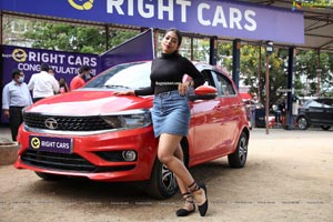 Rittika Chakraborthy at Right Cars