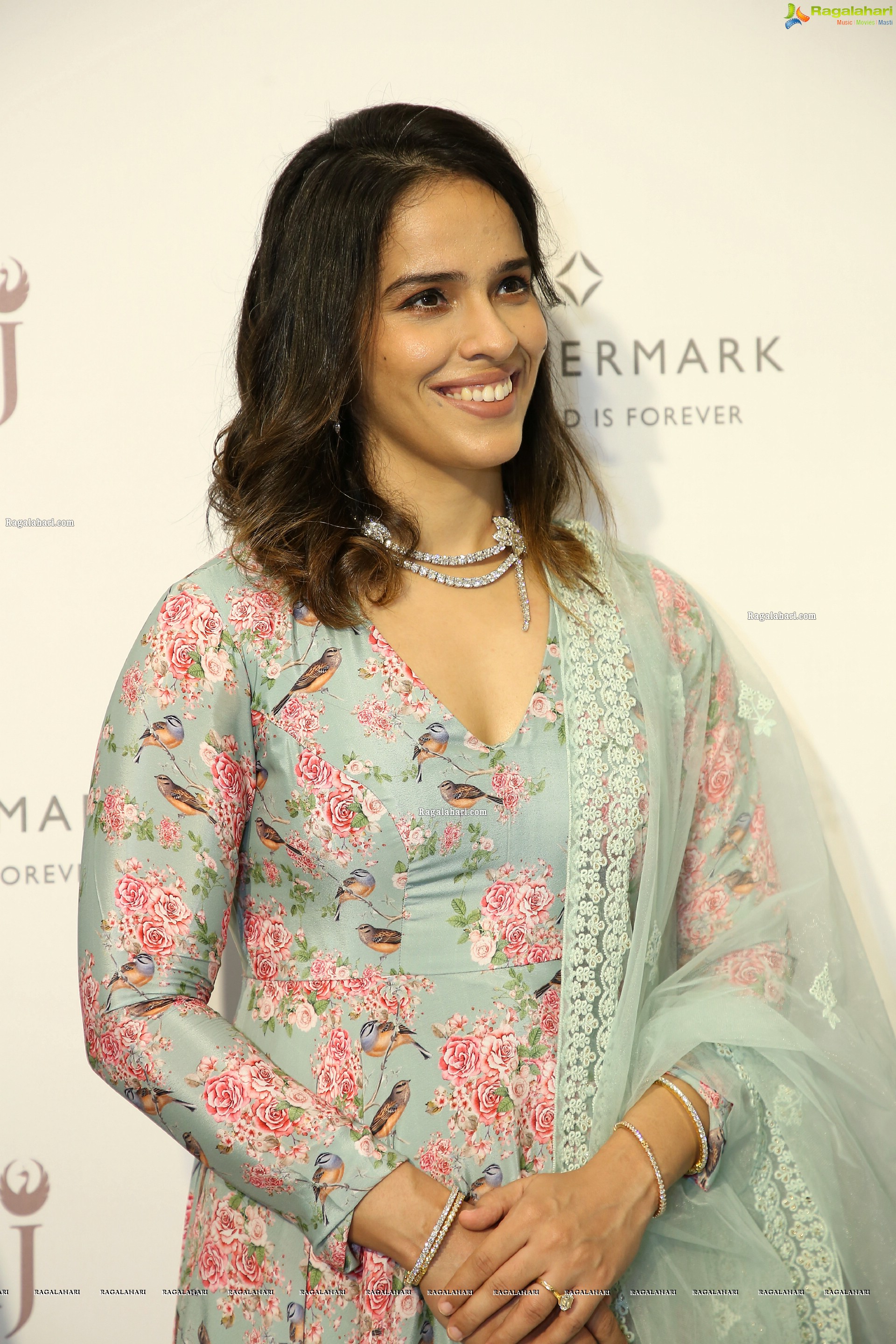 Saina Nehwal at Stunning Diamond Bangles Launch at the PMJ Store, HD Photo Gallery