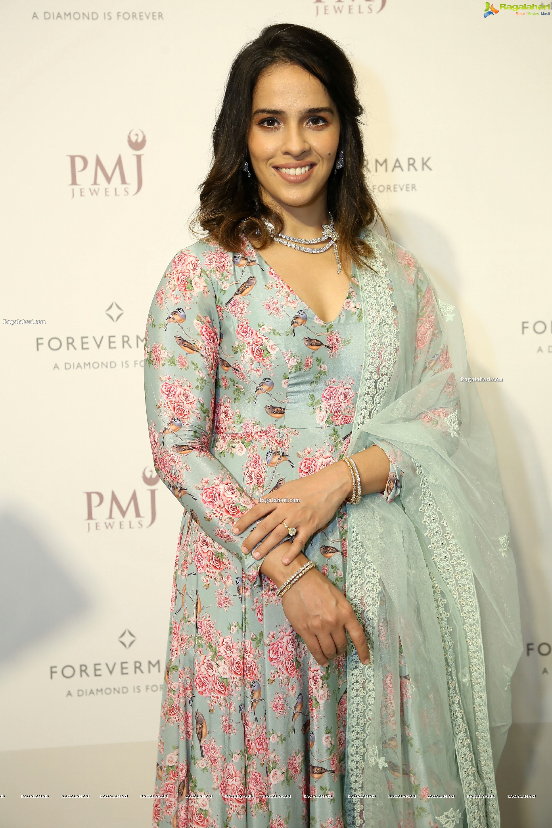 Saina Nehwal at Stunning Diamond Bangles Launch at the PMJ Store, HD Photo Gallery