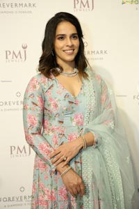 Badminton legend Saina Nehwal Stills