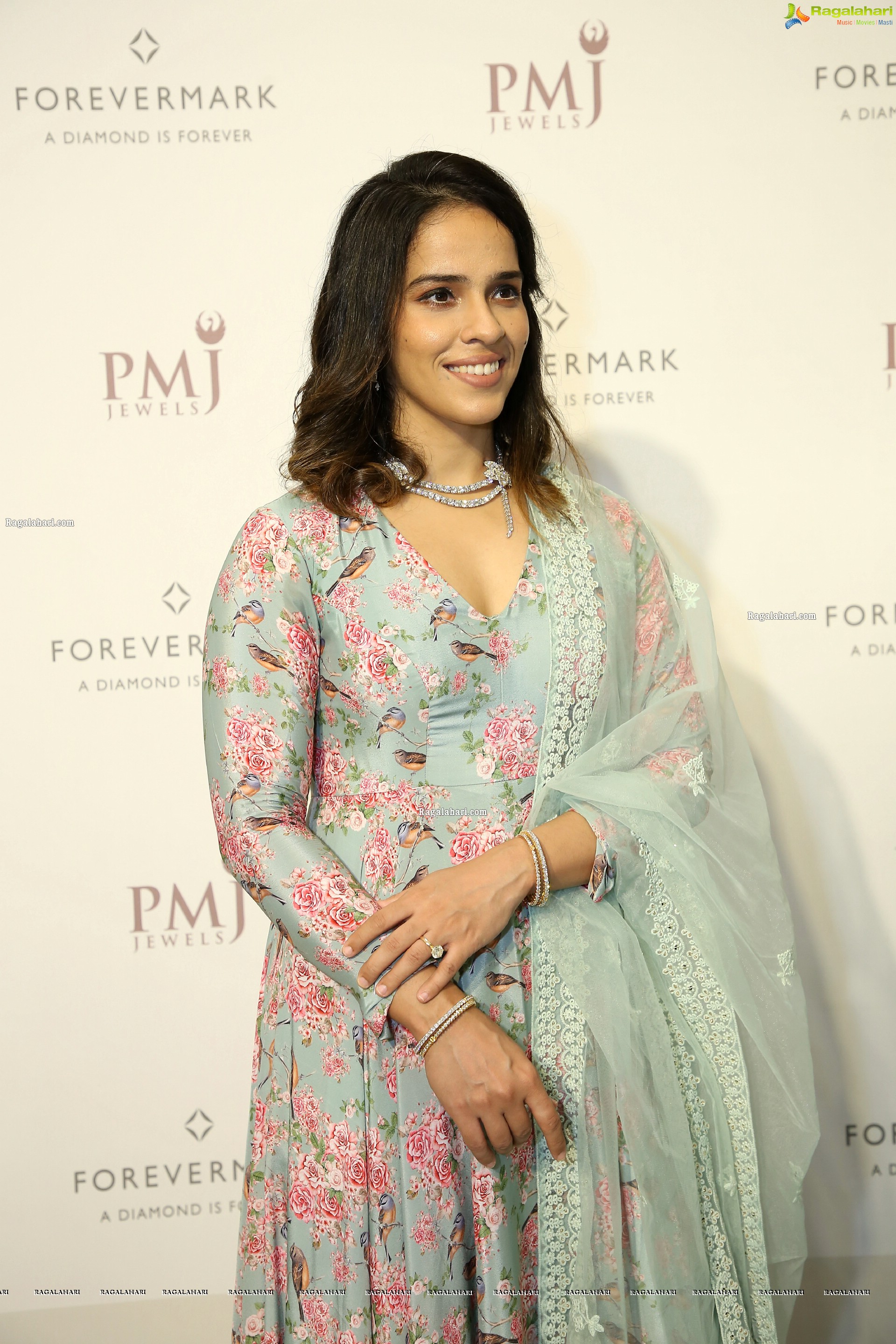 Saina Nehwal at Stunning Diamond Bangles Launch at the PMJ Store, HD Photo Gallery