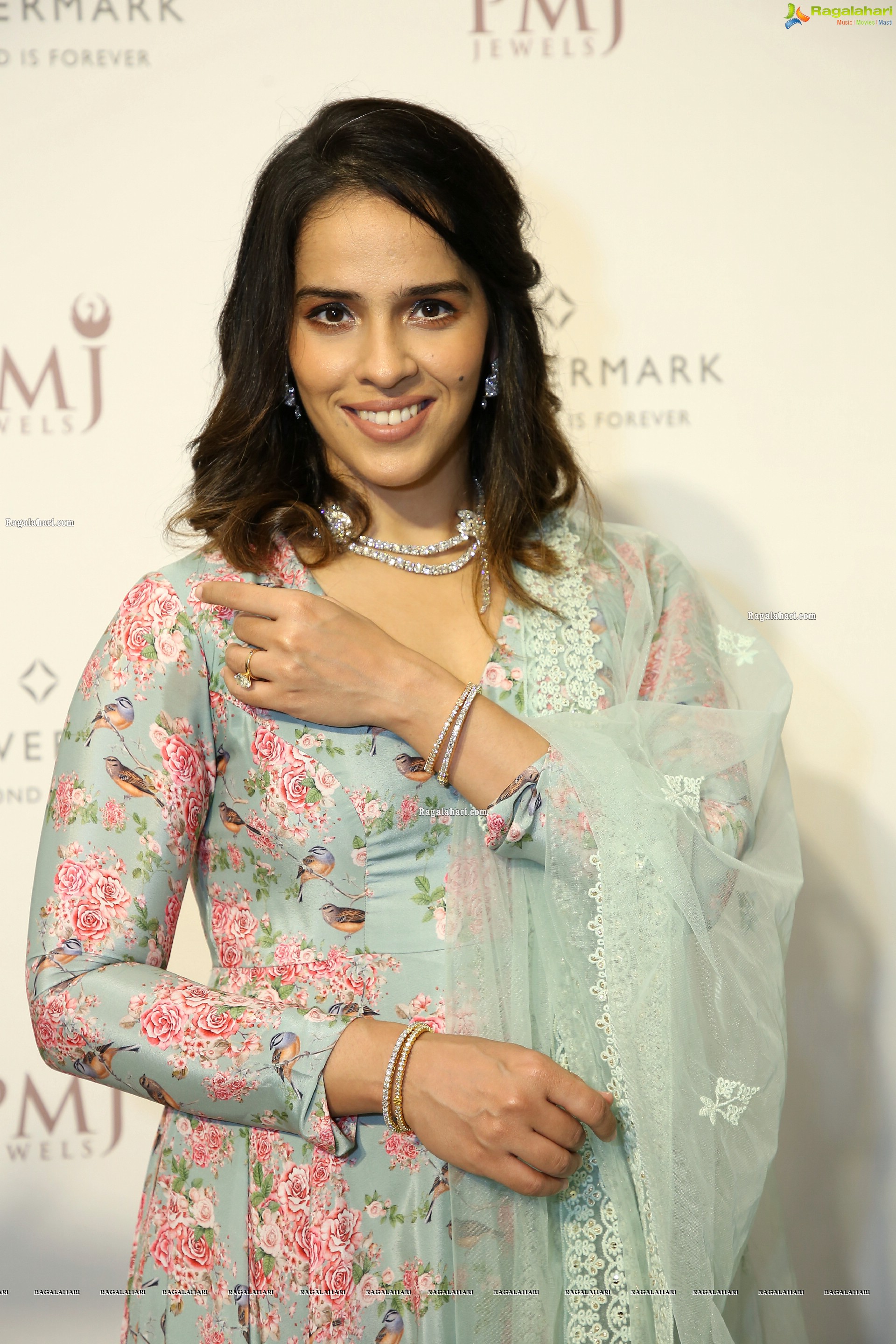 Saina Nehwal at Stunning Diamond Bangles Launch at the PMJ Store, HD Photo Gallery