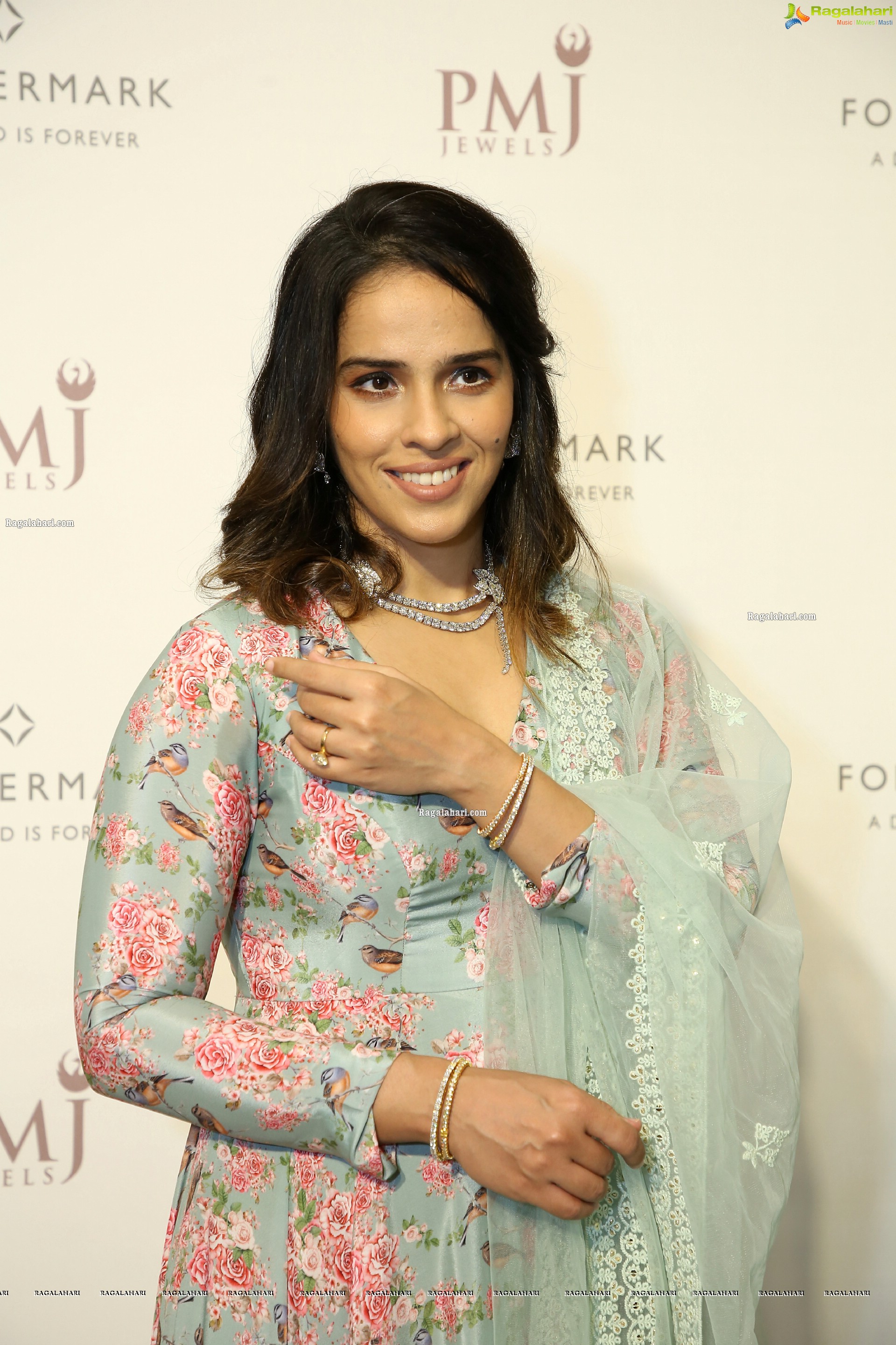 Saina Nehwal at Stunning Diamond Bangles Launch at the PMJ Store, HD Photo Gallery