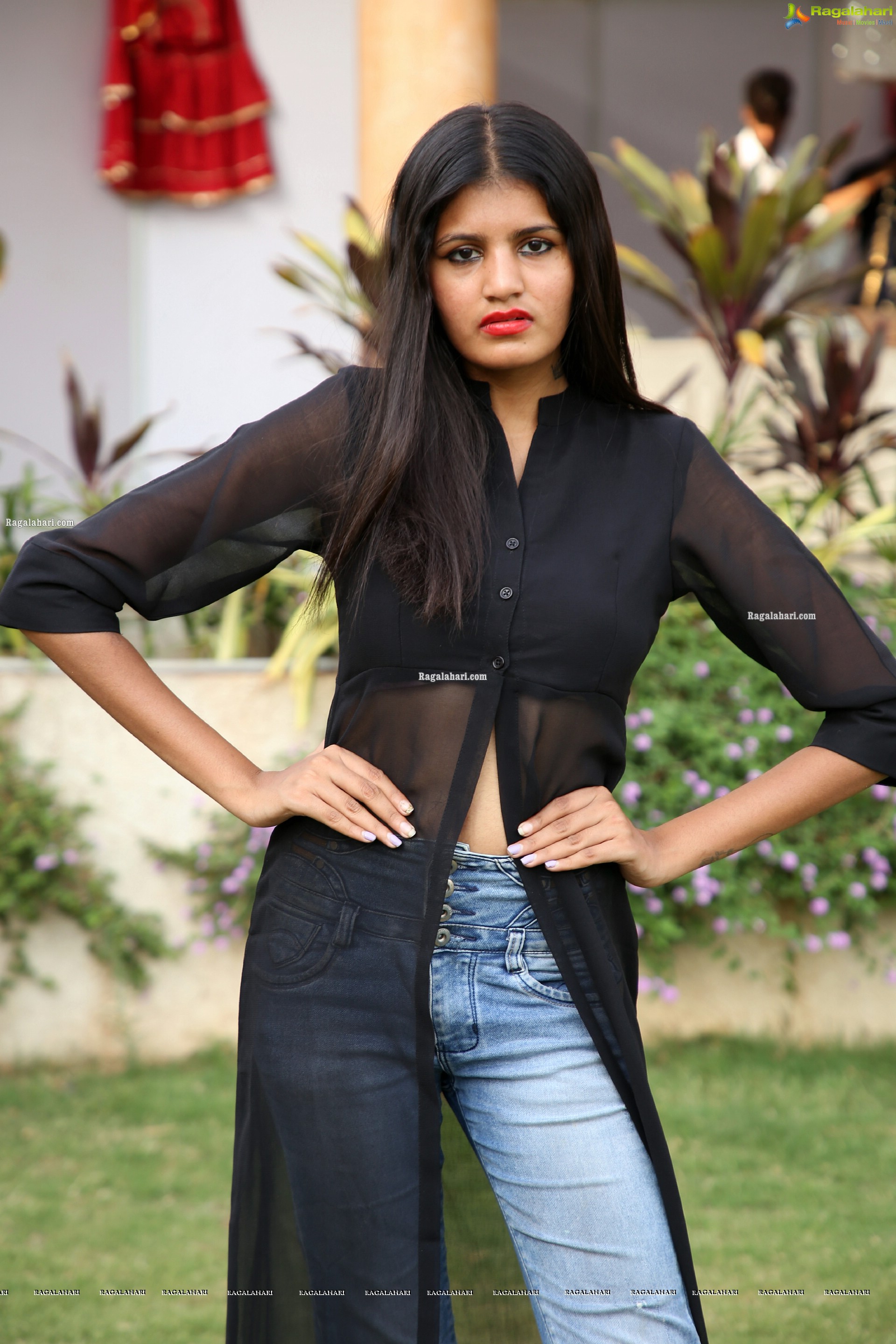 Sindhu Manthri at SBK Expo Launch, HD Photo Gallery