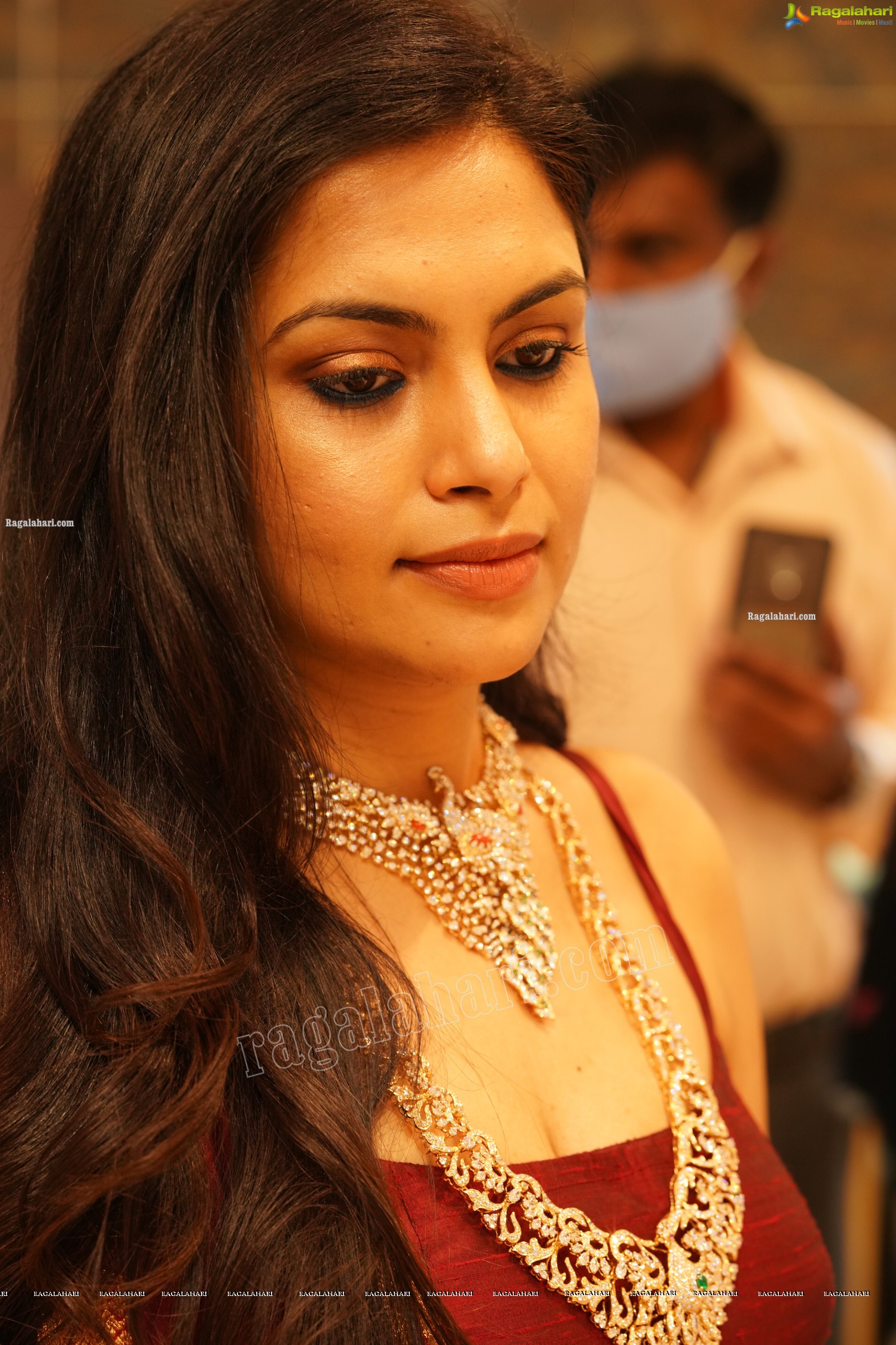 Sonu Gowda at Kirtilals Trunk Show at The Jayanthi Ballal Store Mysore, HD Photo Gallery