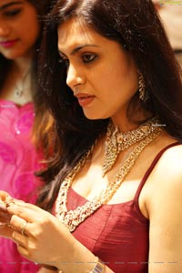 Sonu Gowda at Kirtilals Trunk Show at The Jayanthi Ballal