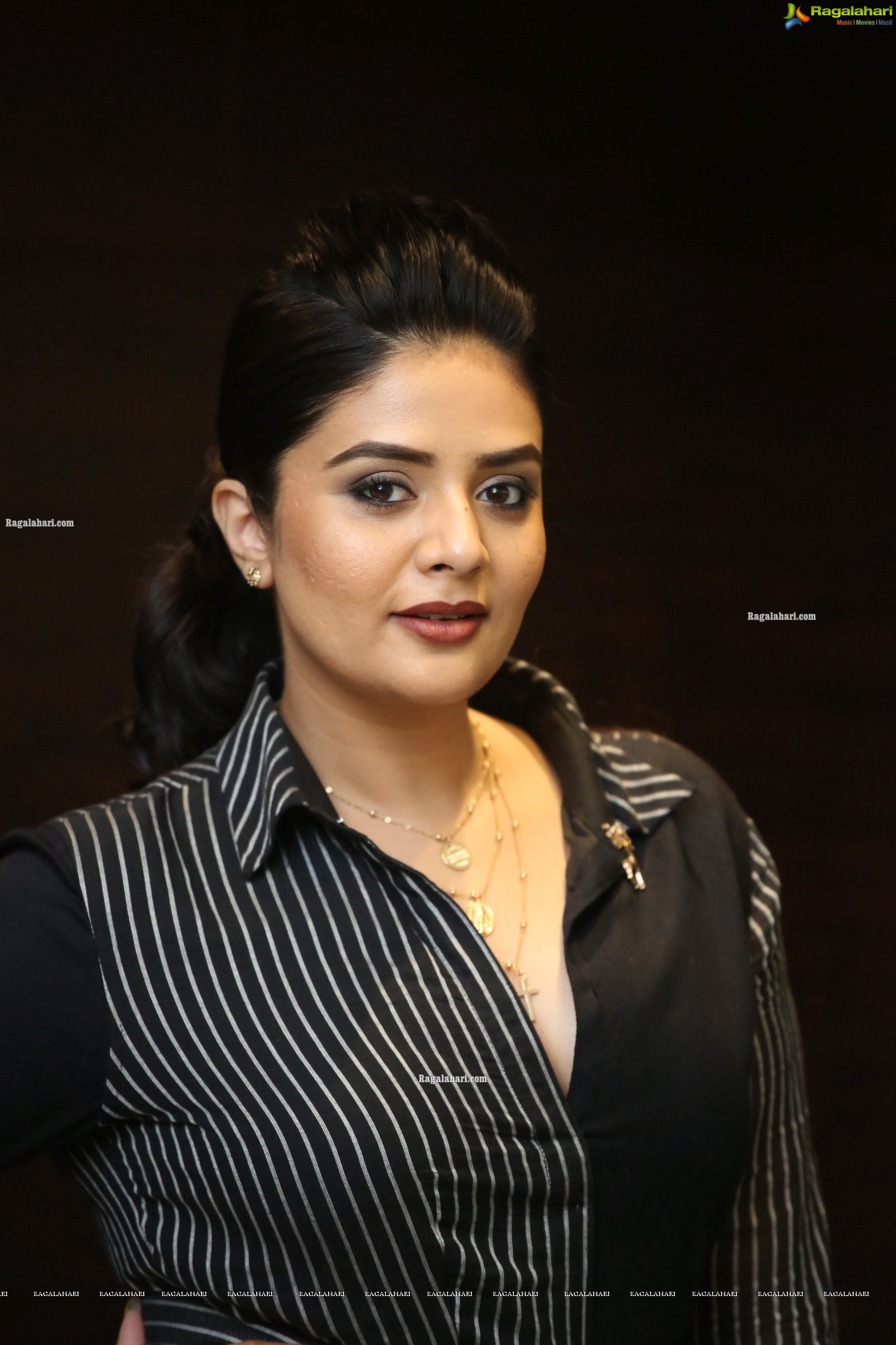 Sreemukhi at Pushpa First Meet, HD Photo Gallery